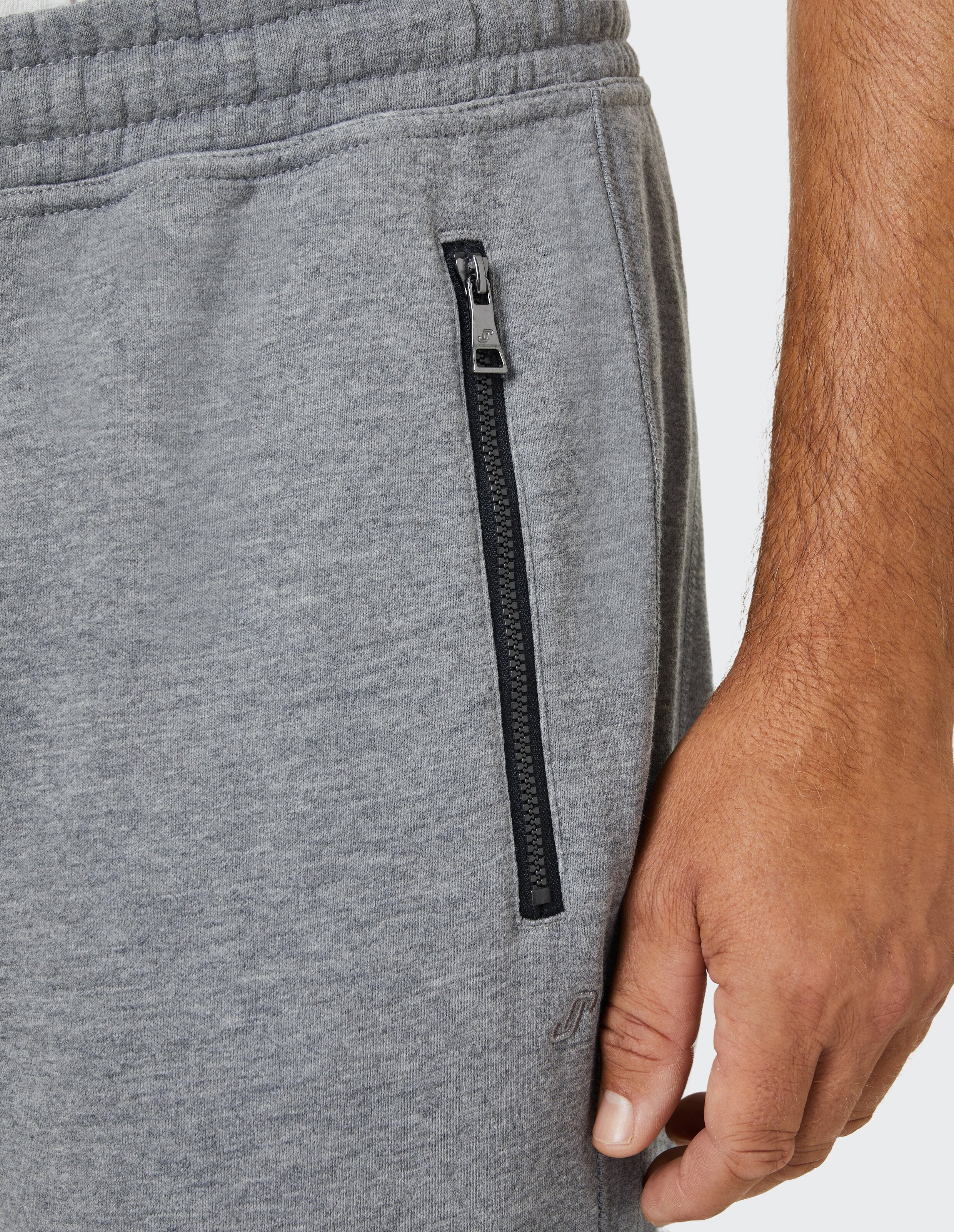 Graue Jogginghose aus Baumwolle mit elastischem Bund und geradem Schnitt, ideal für Komfort und Freizeitaktivitäten.