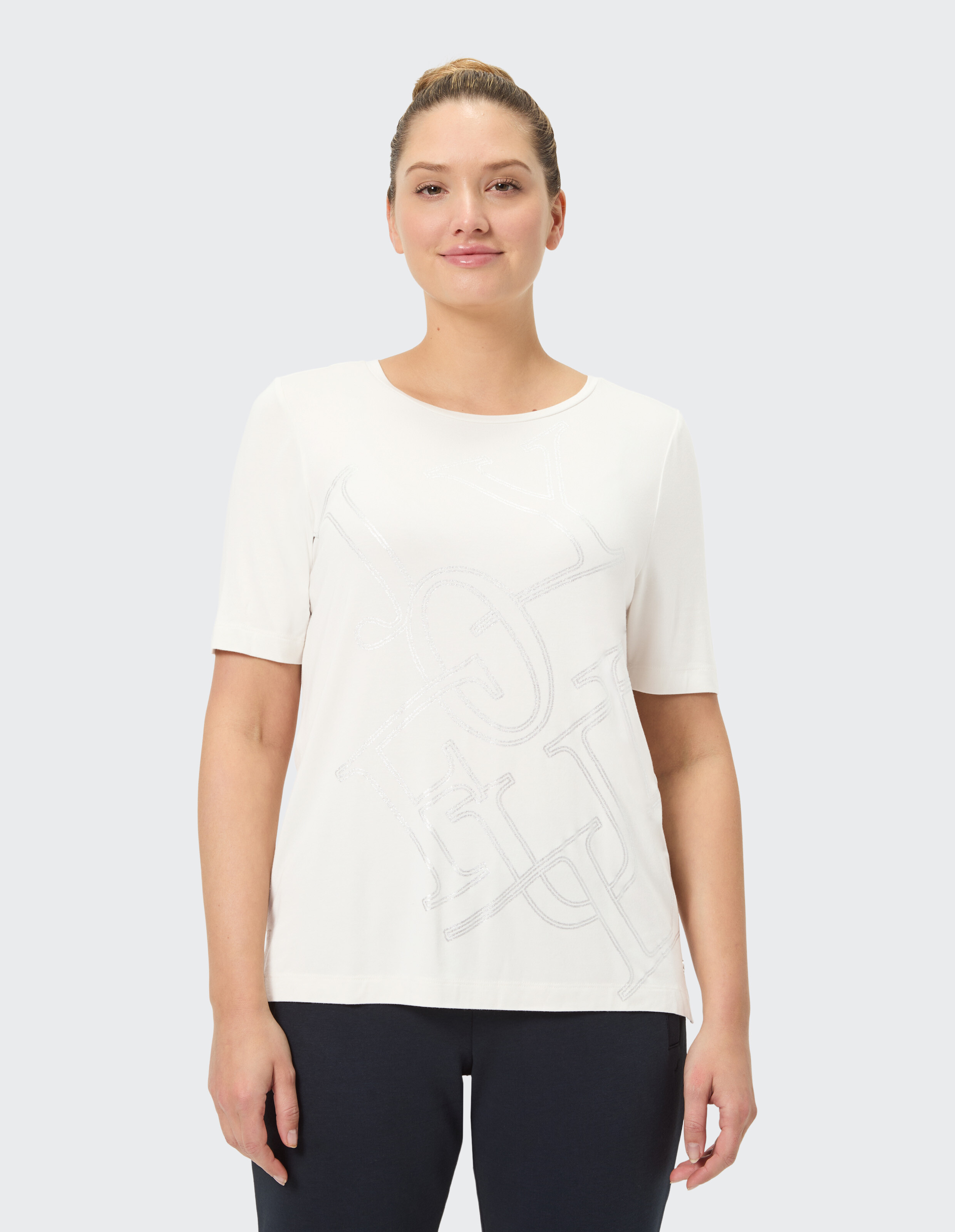 Lässiges weißes T-Shirt mit stilvollem Grafikdesign, perfekt für den Alltag.