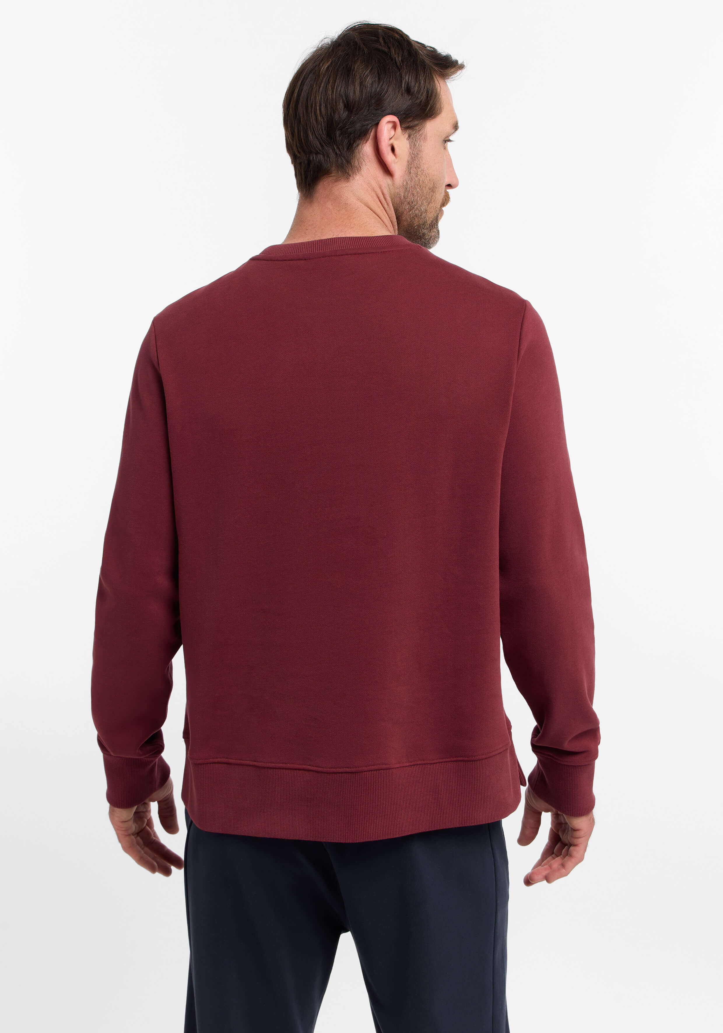 Kastanienbraunes Herren-Sweatshirt mit entspannter Passform, perfekt für den Freizeitgebrauch.