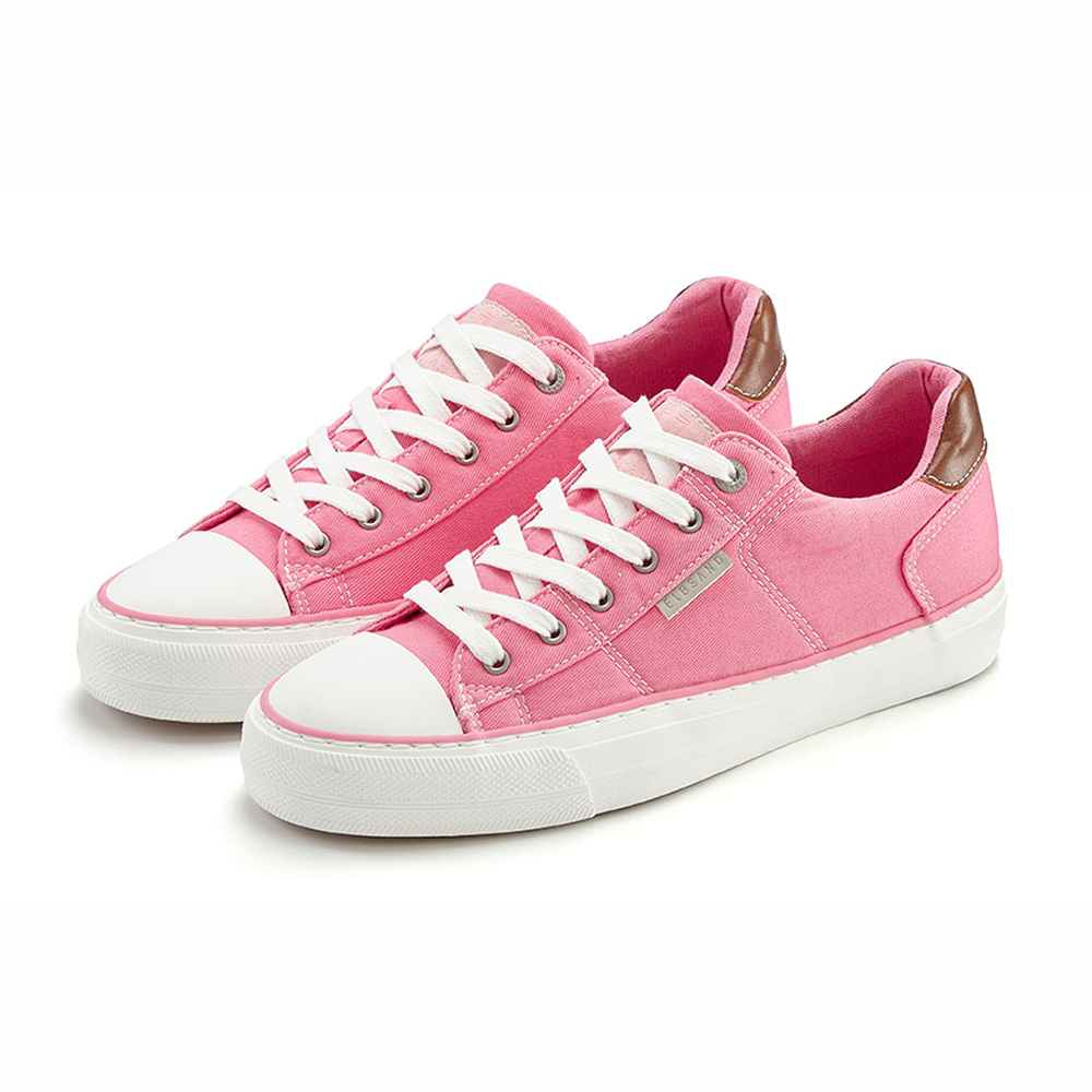 Stylische rosa Canvas-Sneaker mit weißen Schnürsenkeln und braunen Akzenten.