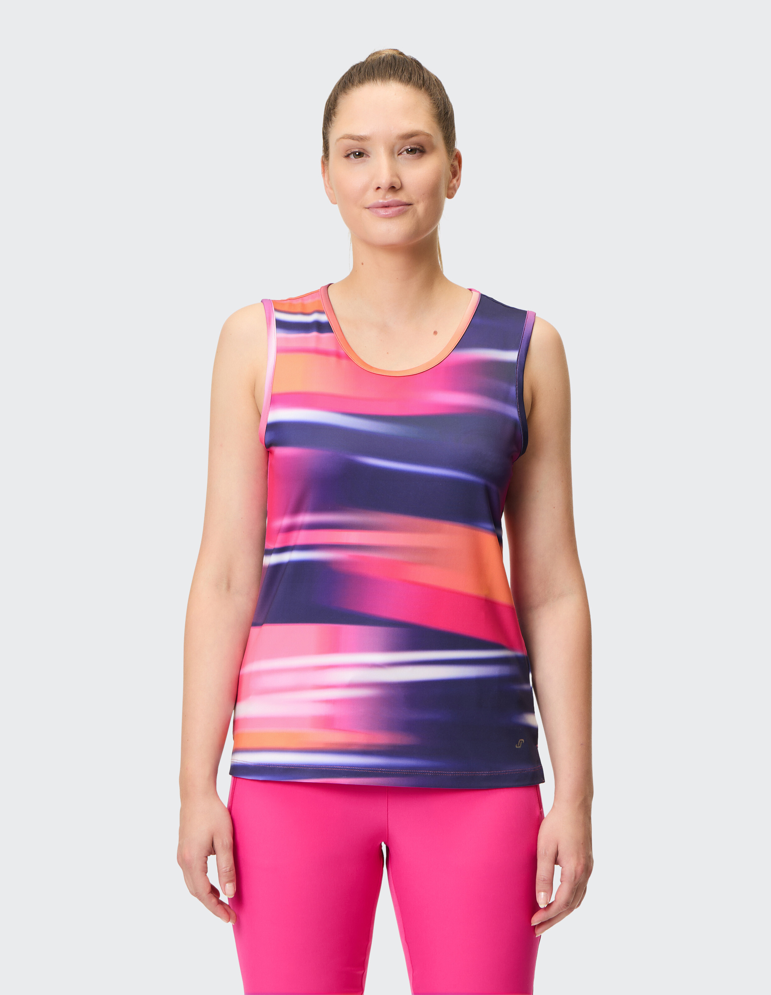 Ärmelloses Shirt mit verschwommenem, horizontal gestreiftem Muster in Lila, Pink, Orange und Weiß, aus leichtem Stoff.