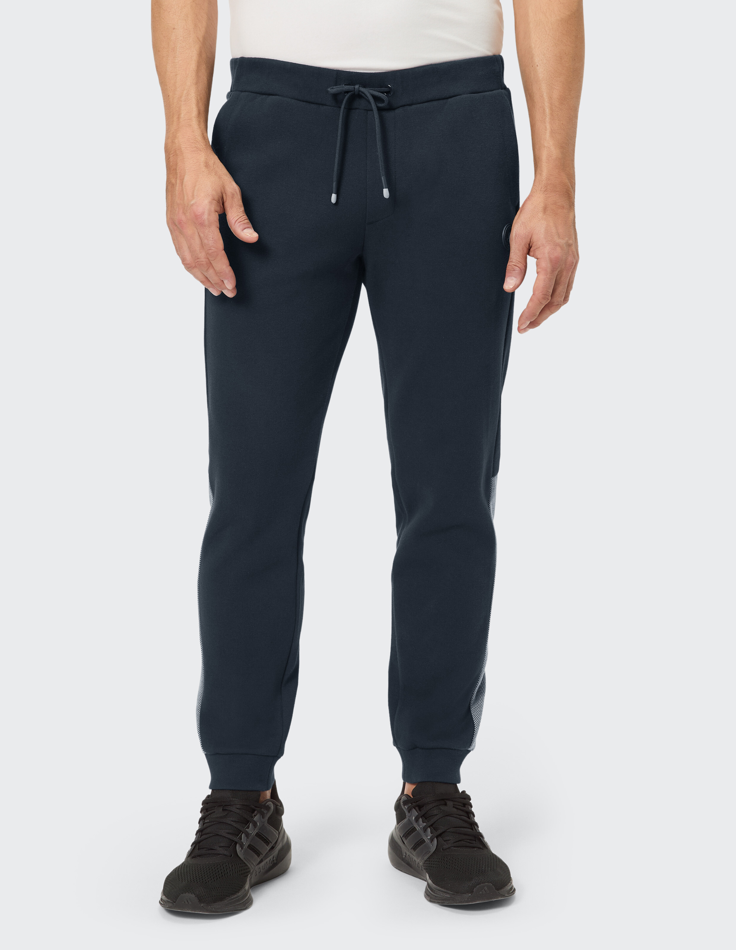 Marineblaue Herren-Jogginghose mit Kordelzug in der Taille, perfekt für die Freizeit.