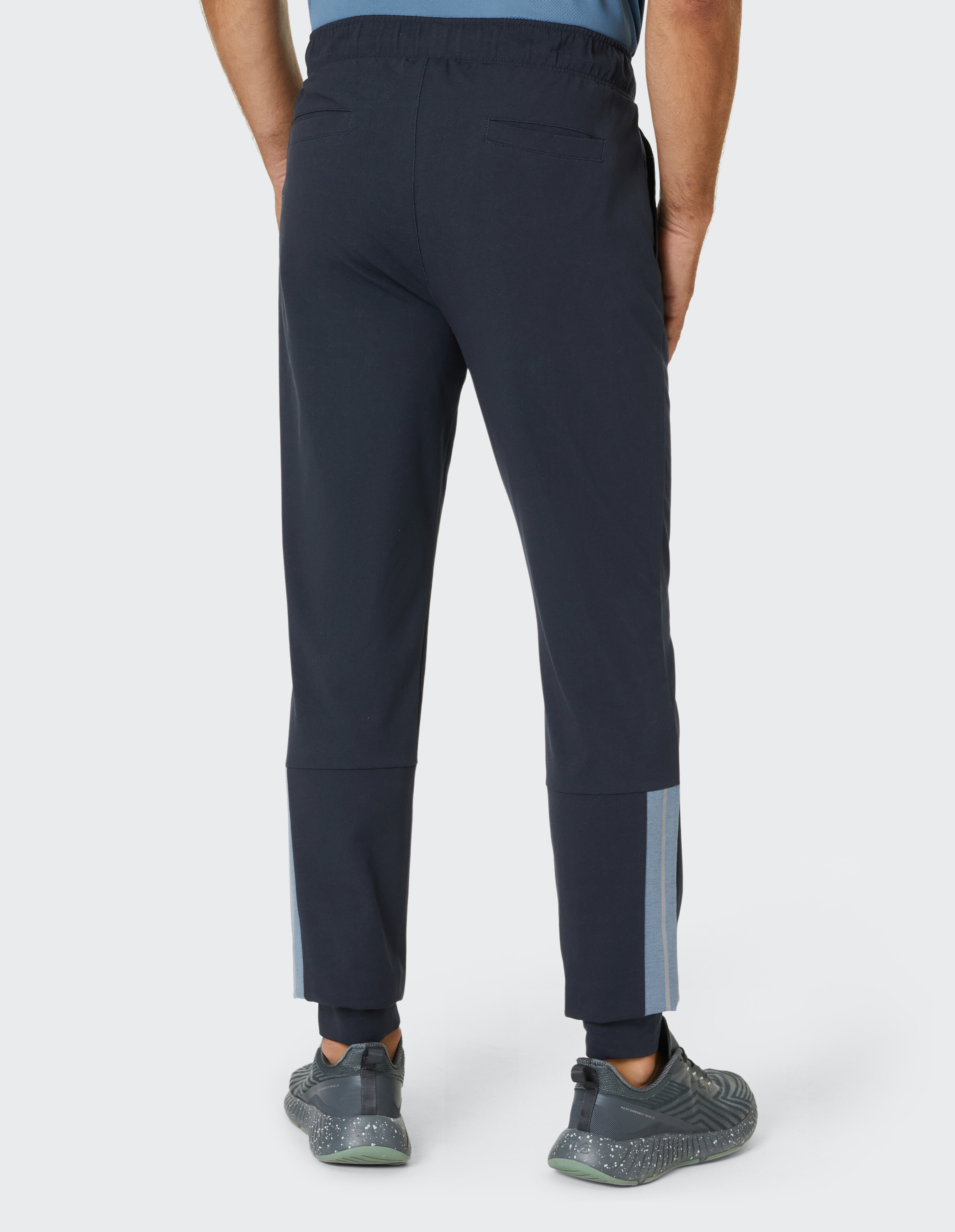 Dunkelblaue Jogginghose mit elastischem Bund und Zugband, schmal geschnittene Beine mit Bündchen, modernes Freizeitdesign.