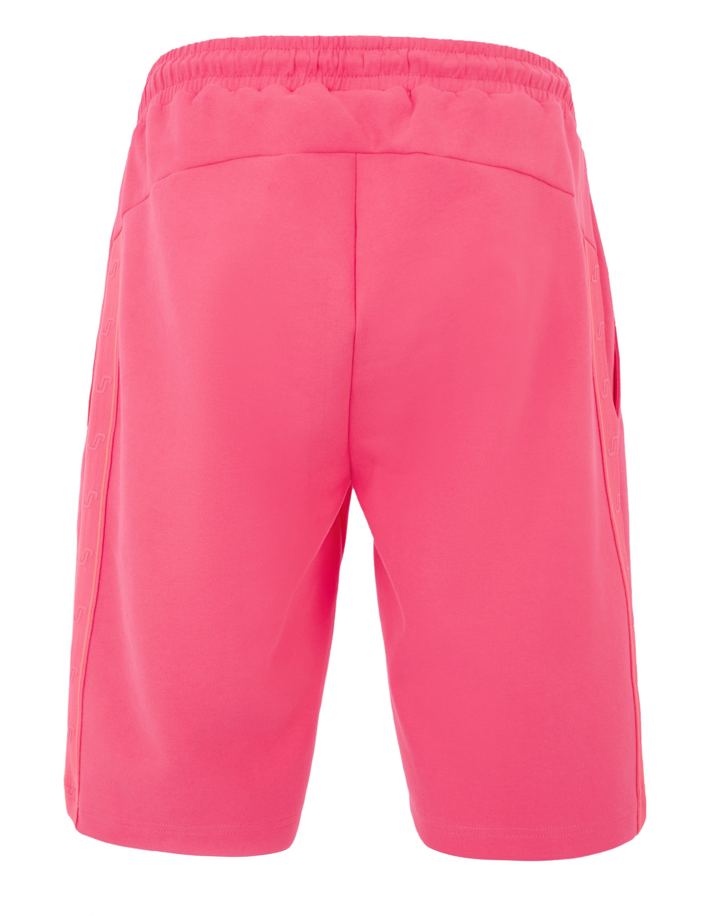 Rückansicht der lässigen Lounge-Shorts von ELBSAND in leuchtendem Rosa mit seitlichen Streifendetails.