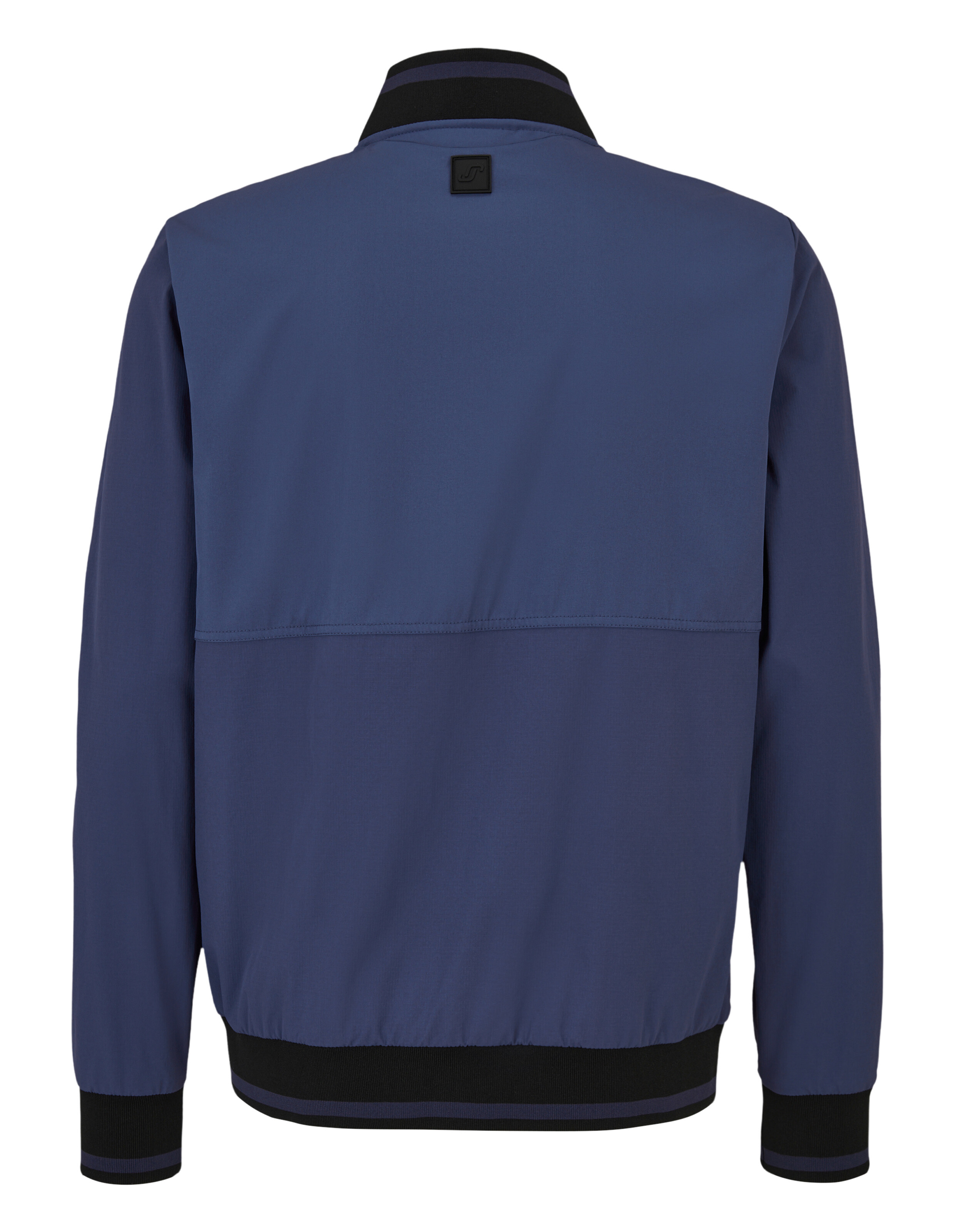 Marineblaue Jacke mit schwarzem Kragen und Bündchen, Rückansicht, mit kleinem Logo-Patch oben in der Mitte des Rückens.