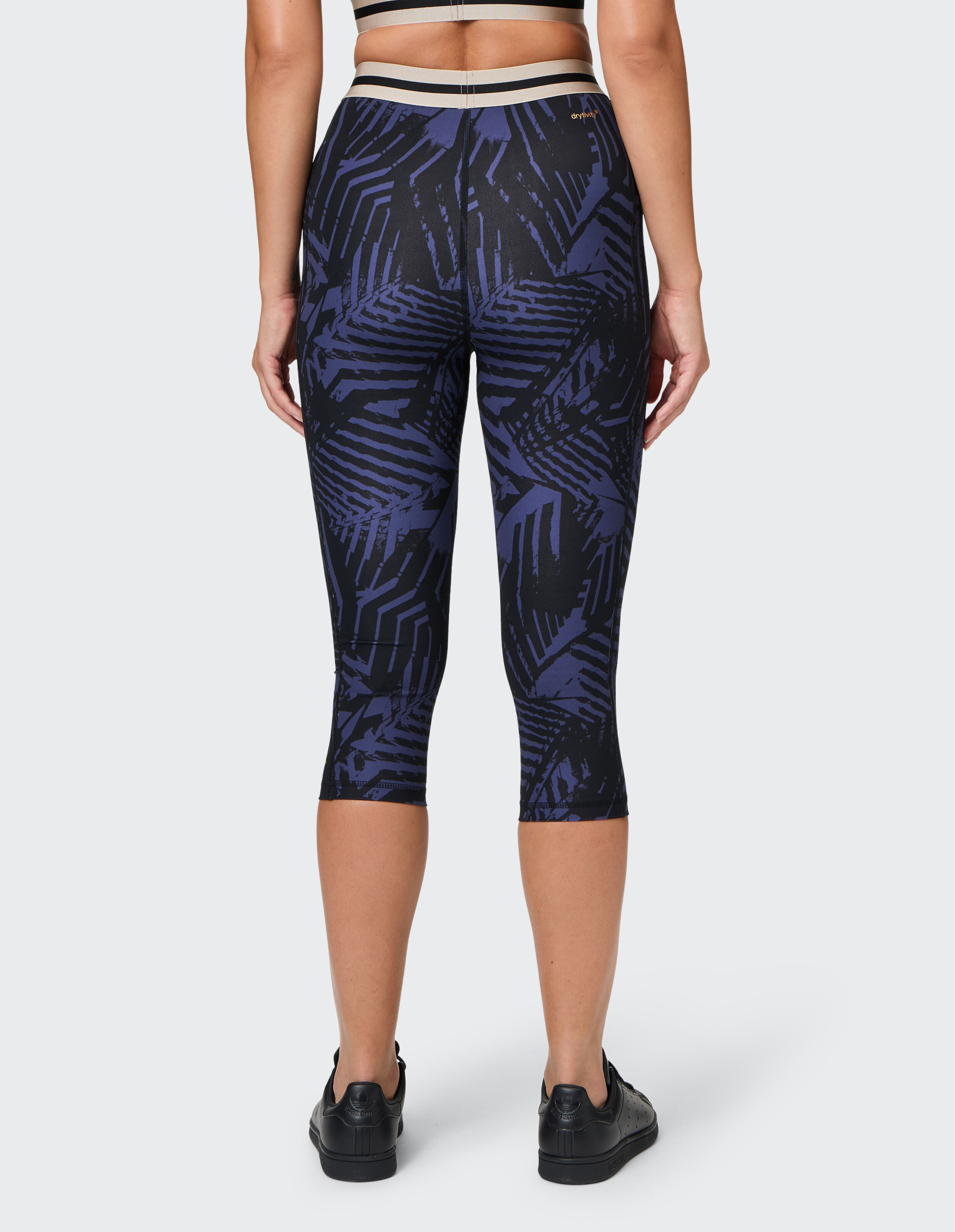 Venice Beach Cianna 3/4-Strumpfhose mit dunklem Musterdruck und elastischem Bund.