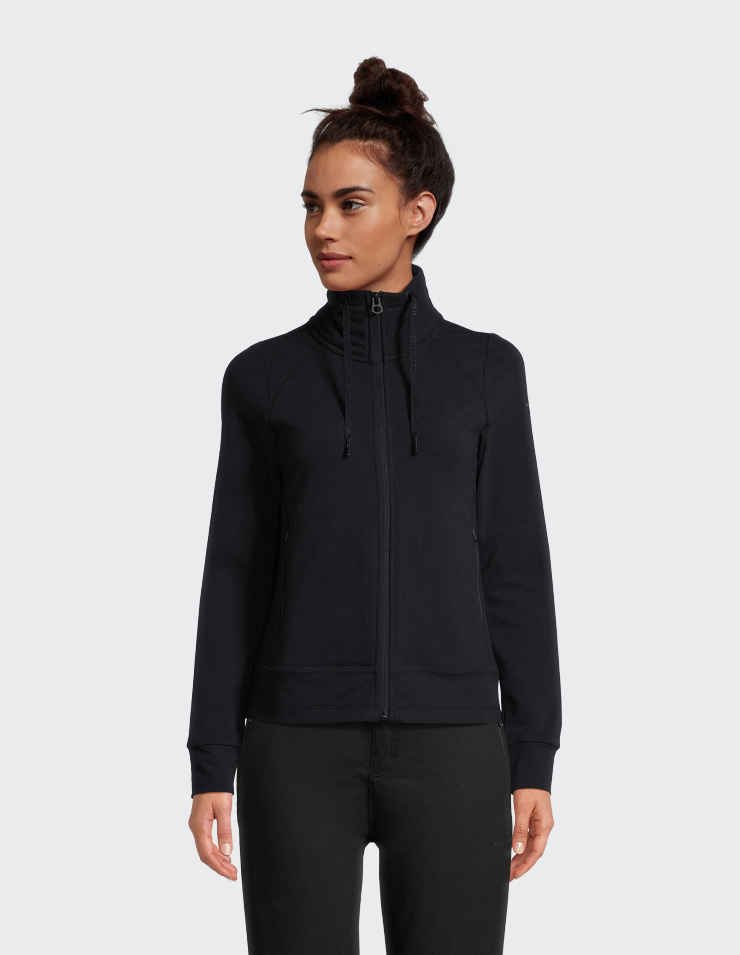 Schwarze Jacke mit Reißverschluss und hohem Kragen, perfekt für Freizeitkleidung und Faulenzen.