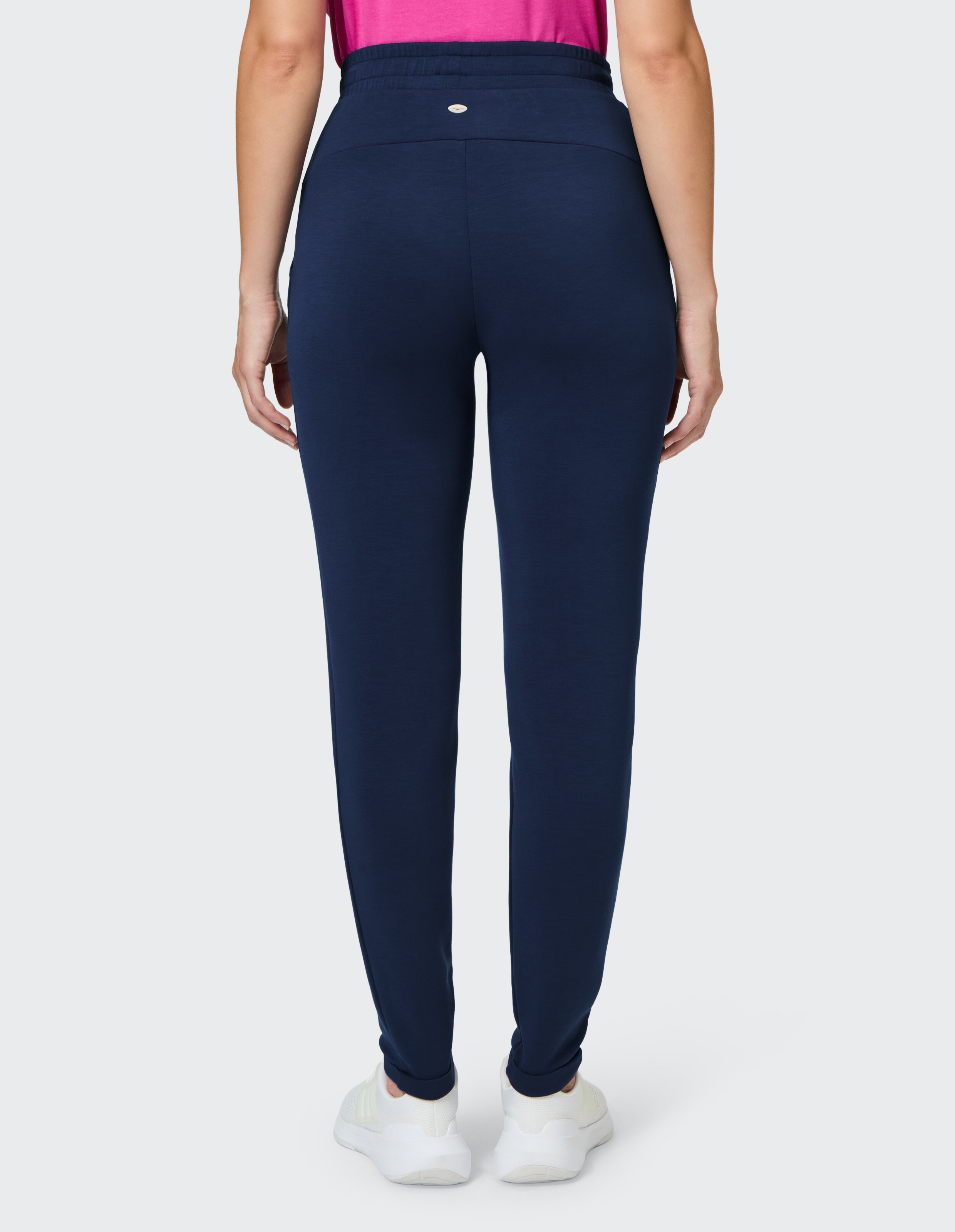 Rückansicht einer dunkelblauen Freizeit-Lounge-Jogginghose mit elastischem Bund.