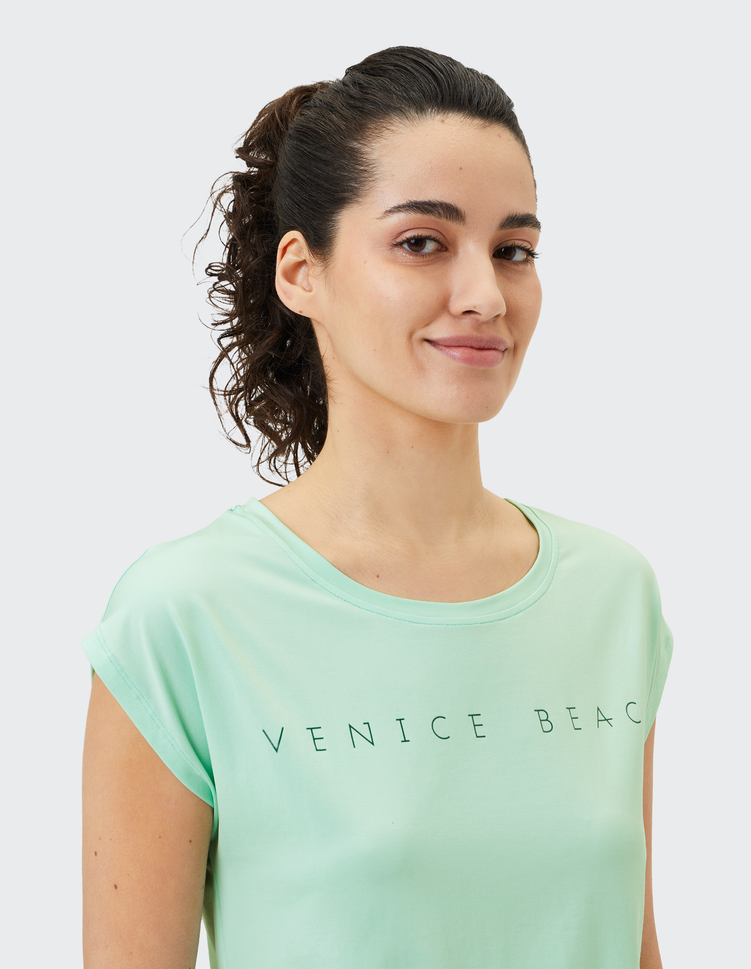 Mintgrünes, lässiges T-Shirt mit „Venice Beach“-Aufdruck, perfekt für entspannte Ausflüge.