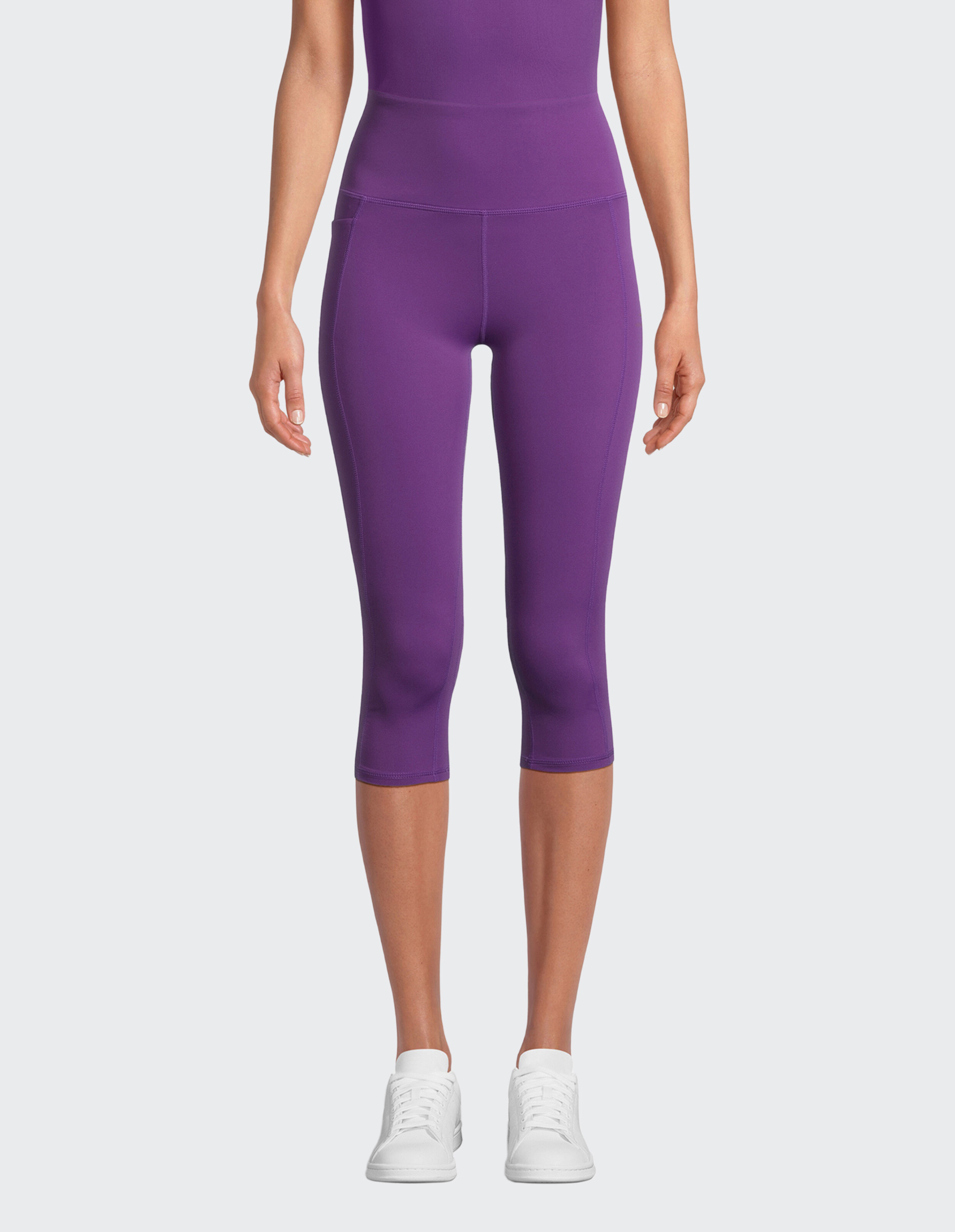 Lila Capri-Leggings für Damen, perfekt für Freizeitkleidung und einen aktiven Lebensstil.
