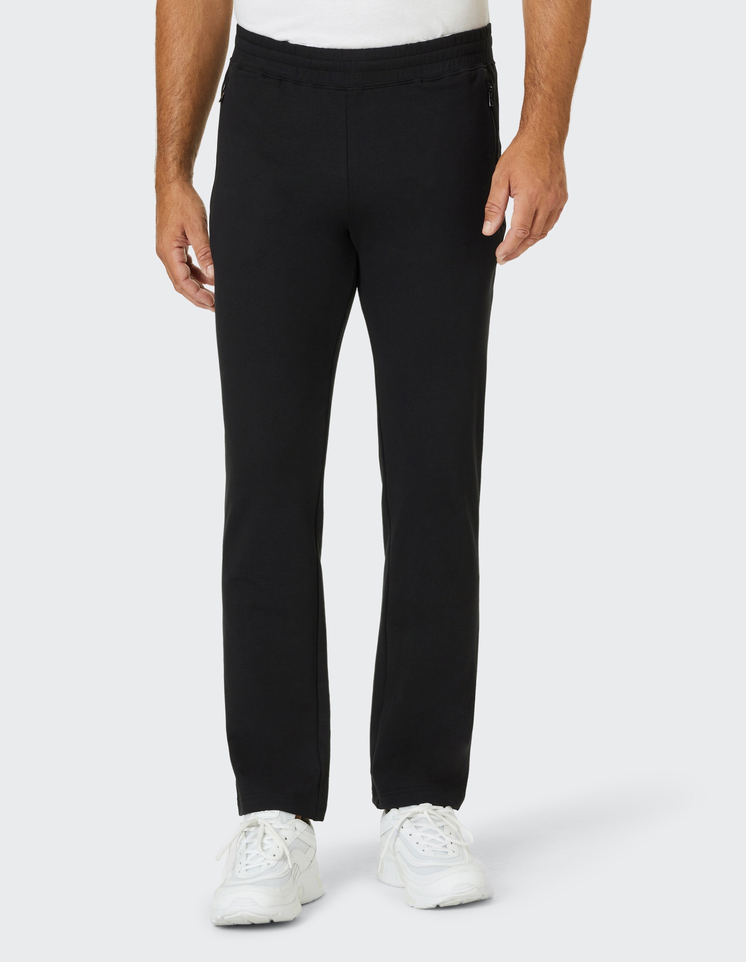 Eine schwarze Trainingshose mit elastischem Bund und geradem Schnitt, ideal für Sport oder Freizeit.