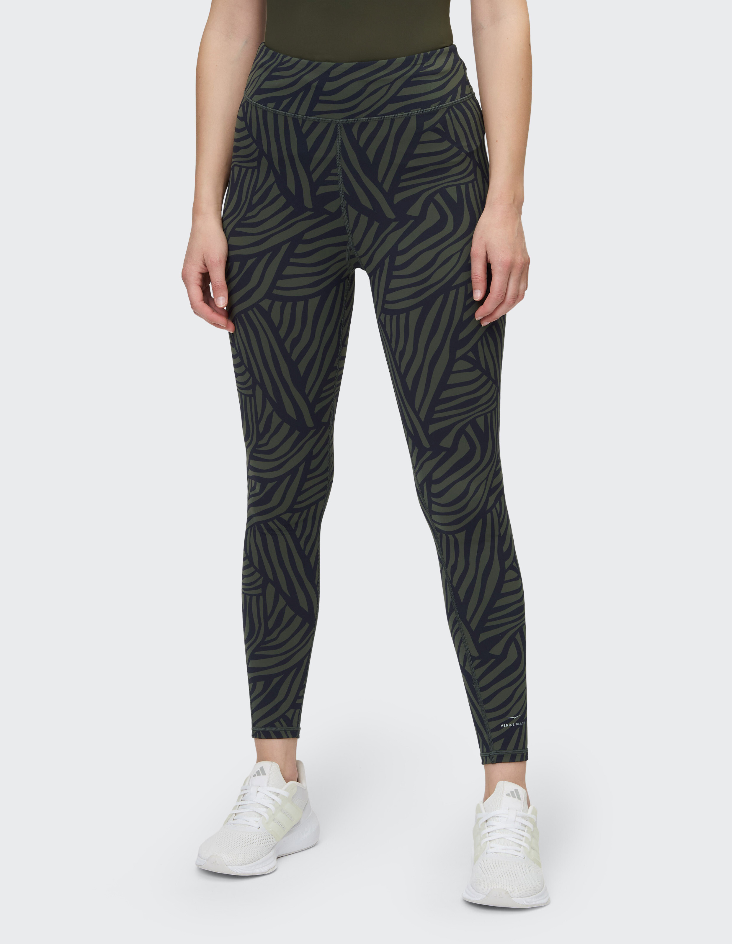 Venice Beach Keeva-Strumpfhose mit abstraktem Print in Oliv und Schwarz für Freizeitkleidung.