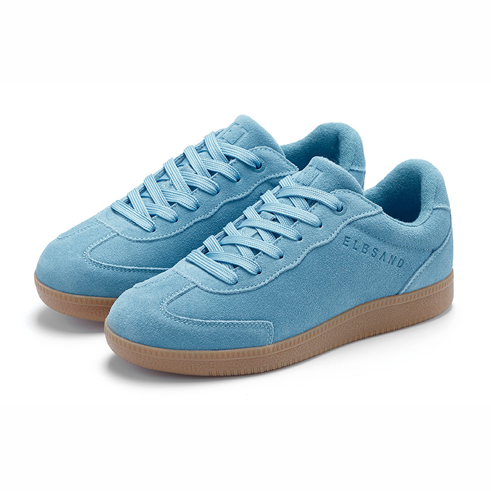 Hellblaue Freizeit-Sneaker mit weichem Wildleder-Finish und Gummisohle.