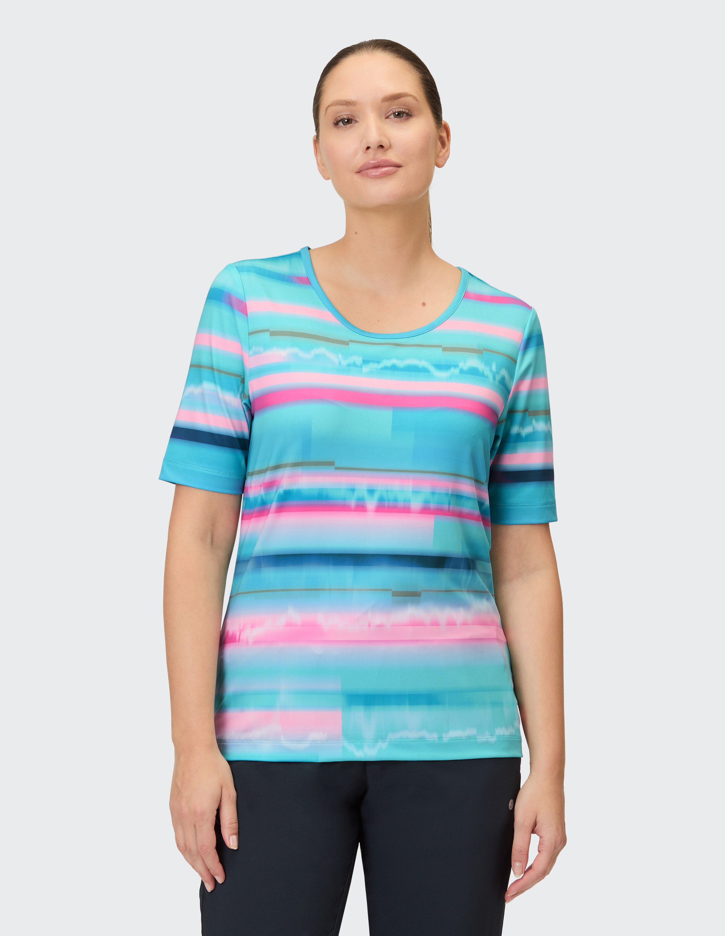 Buntes Kurzarm-Top mit blauen und rosa Streifen, perfekt für die Freizeit.