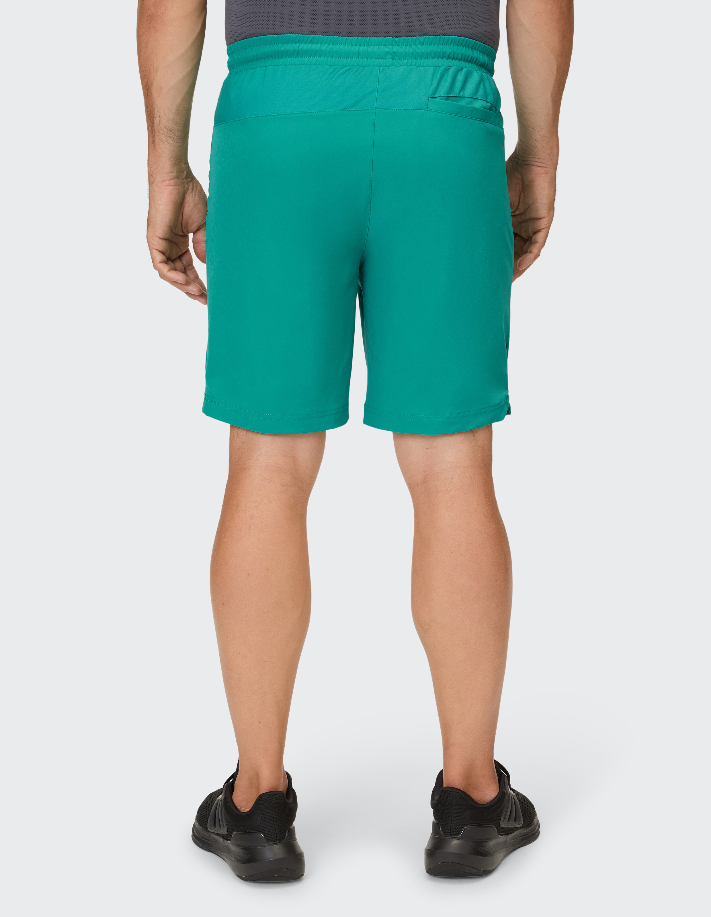 Blaugrüne Freizeitshorts für Herren mit elastischem Bund, perfekt zum Entspannen oder auf Reisen.