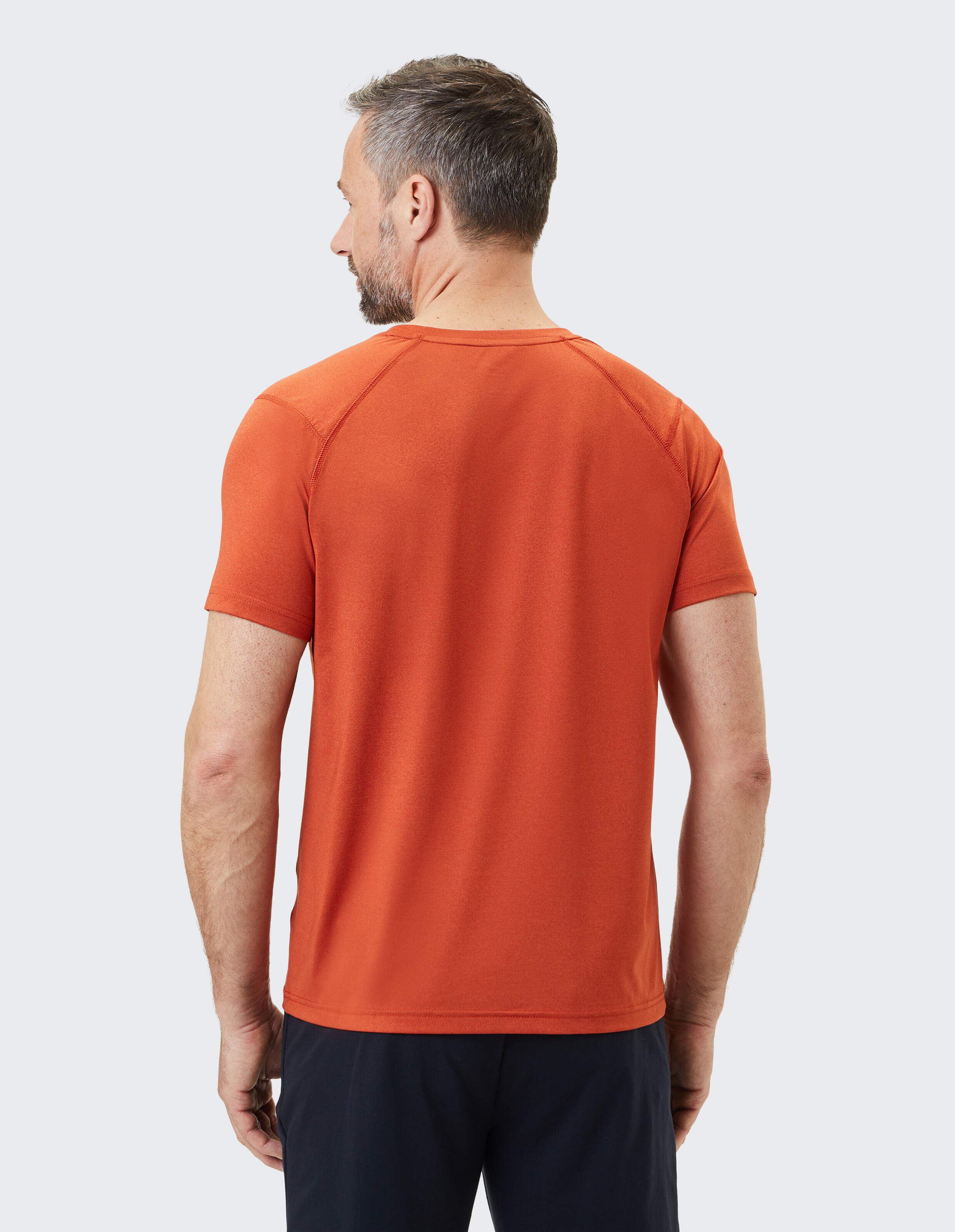 Orangefarbenes Kurzarm-T-Shirt für Herren mit lässigem und bequemem Stil.