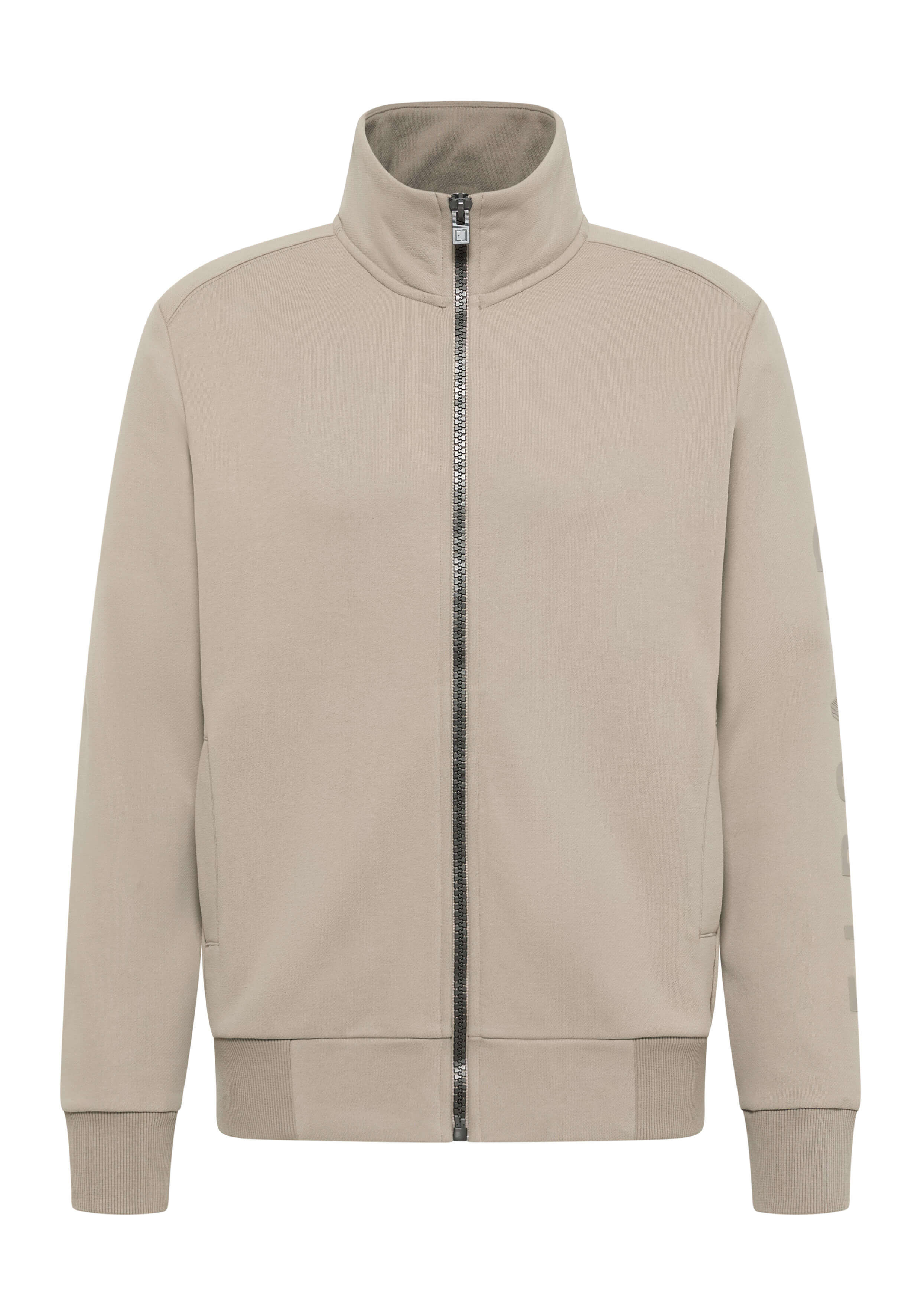 Beiges ELBSAND-Sweatshirt mit Reißverschluss und hohem Kragen für gemütliche, lässige Loungewear.