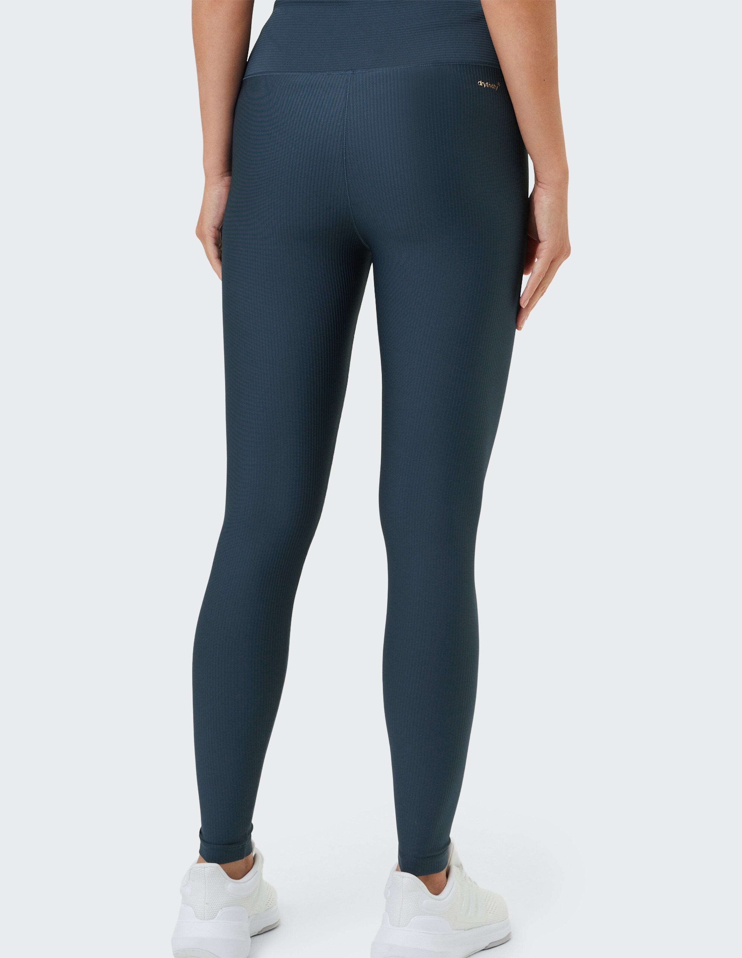 Rückansicht einer marineblauen, gerippten Leggings, perfekt für Freizeitkleidung und zum Faulenzen.