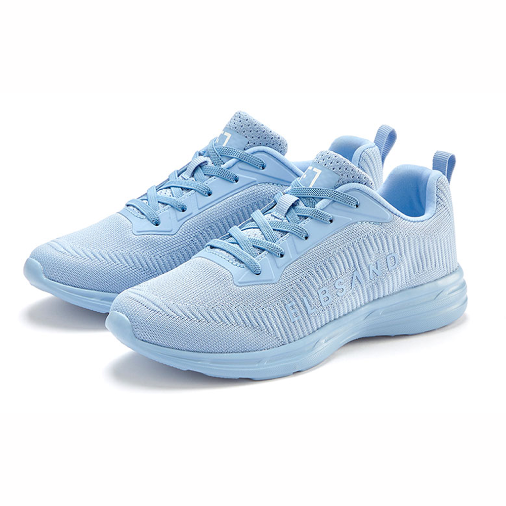 Hellblaue Freizeit-Sneaker mit strukturiertem Stoff und Schnürdesign.