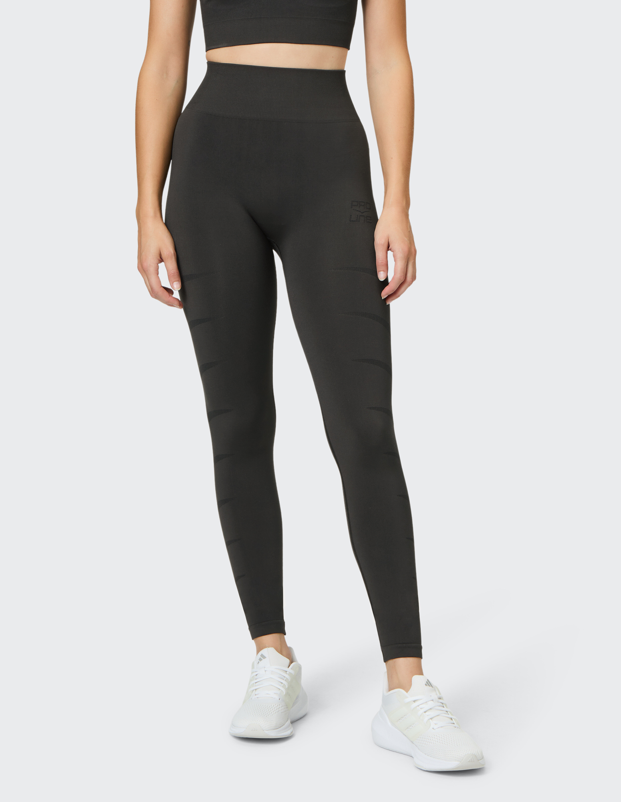 Schwarze Leggings mit hohem Bund und glatter Oberfläche, perfekt für Freizeitkleidung.