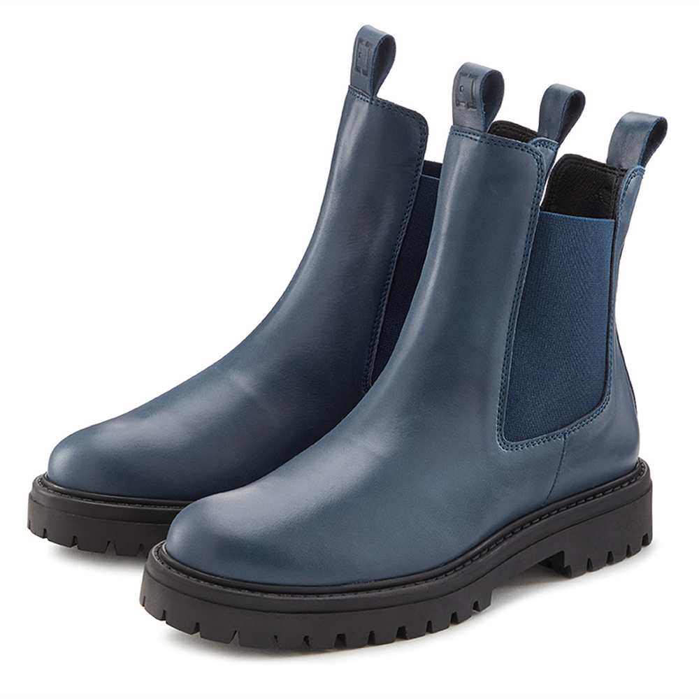 Stilvolle Chelsea-Stiefel aus blauem Leder mit elastischen Seiteneinsätzen und robusten Sohlen.