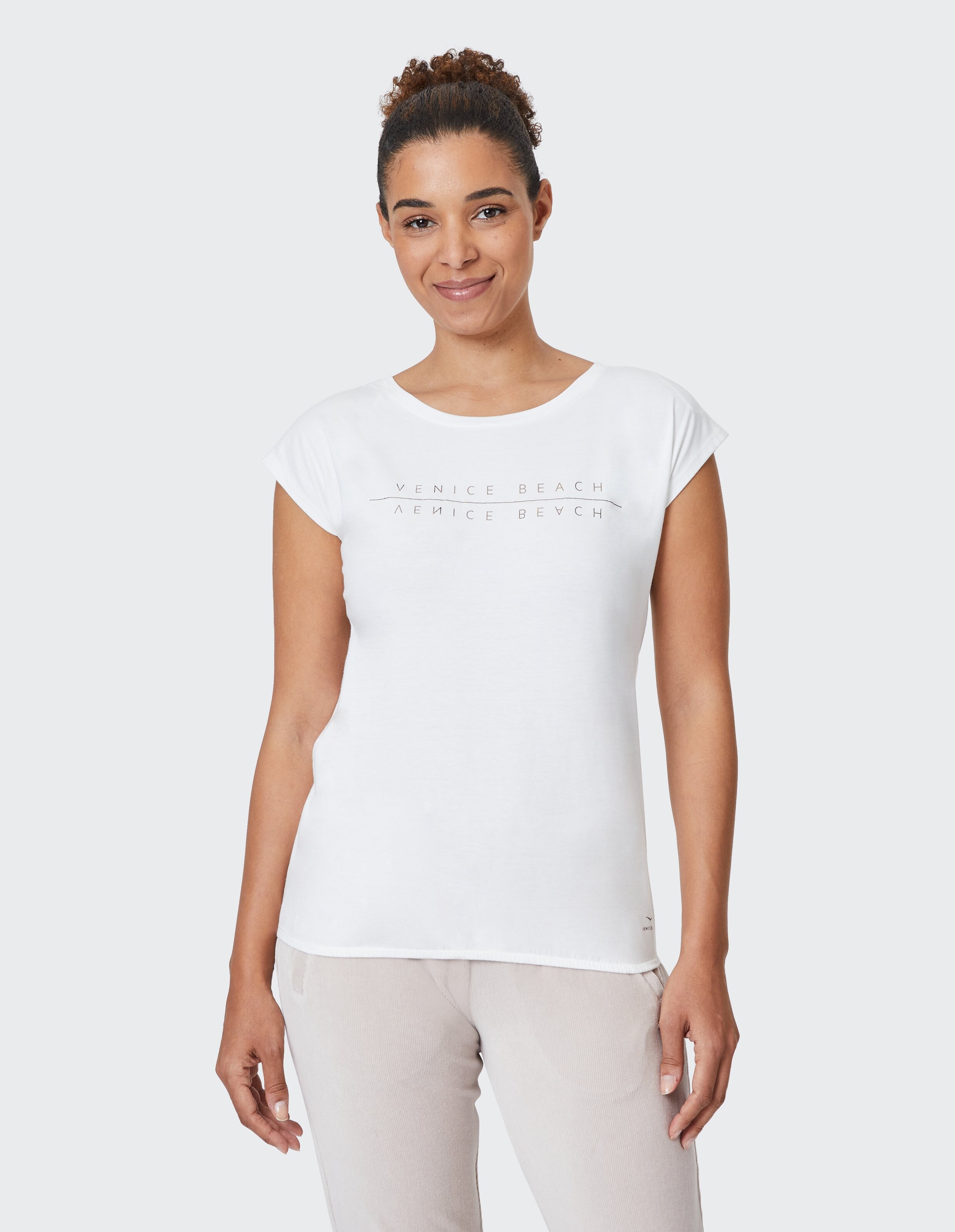Weißes T-Shirt mit Flügelärmeln und „Venice Beach“-Grafik, perfekt für Freizeitkleidung.