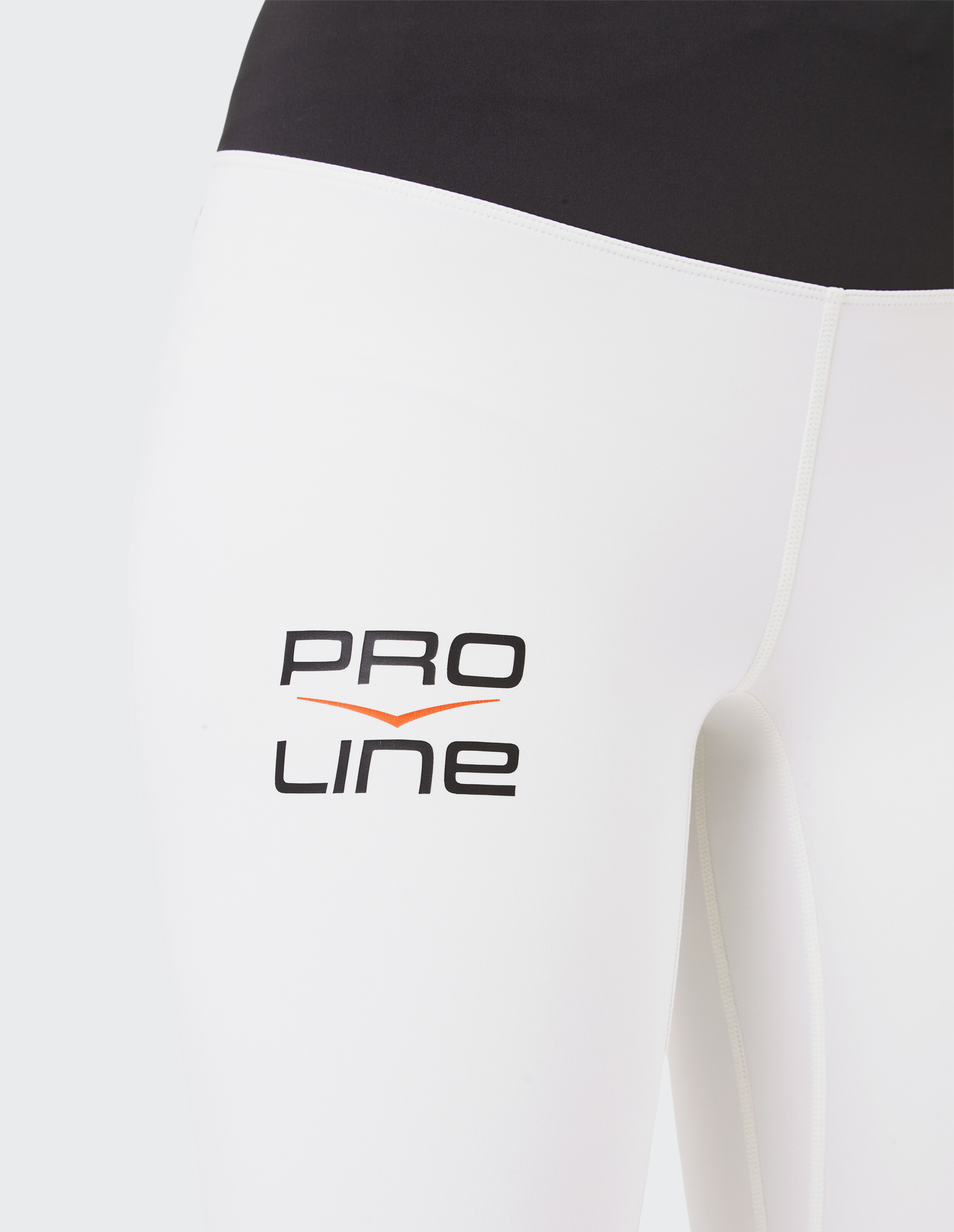 Weiße Sportleggings mit schwarzem Bund und Pro Line-Logo für Freizeitkleidung.