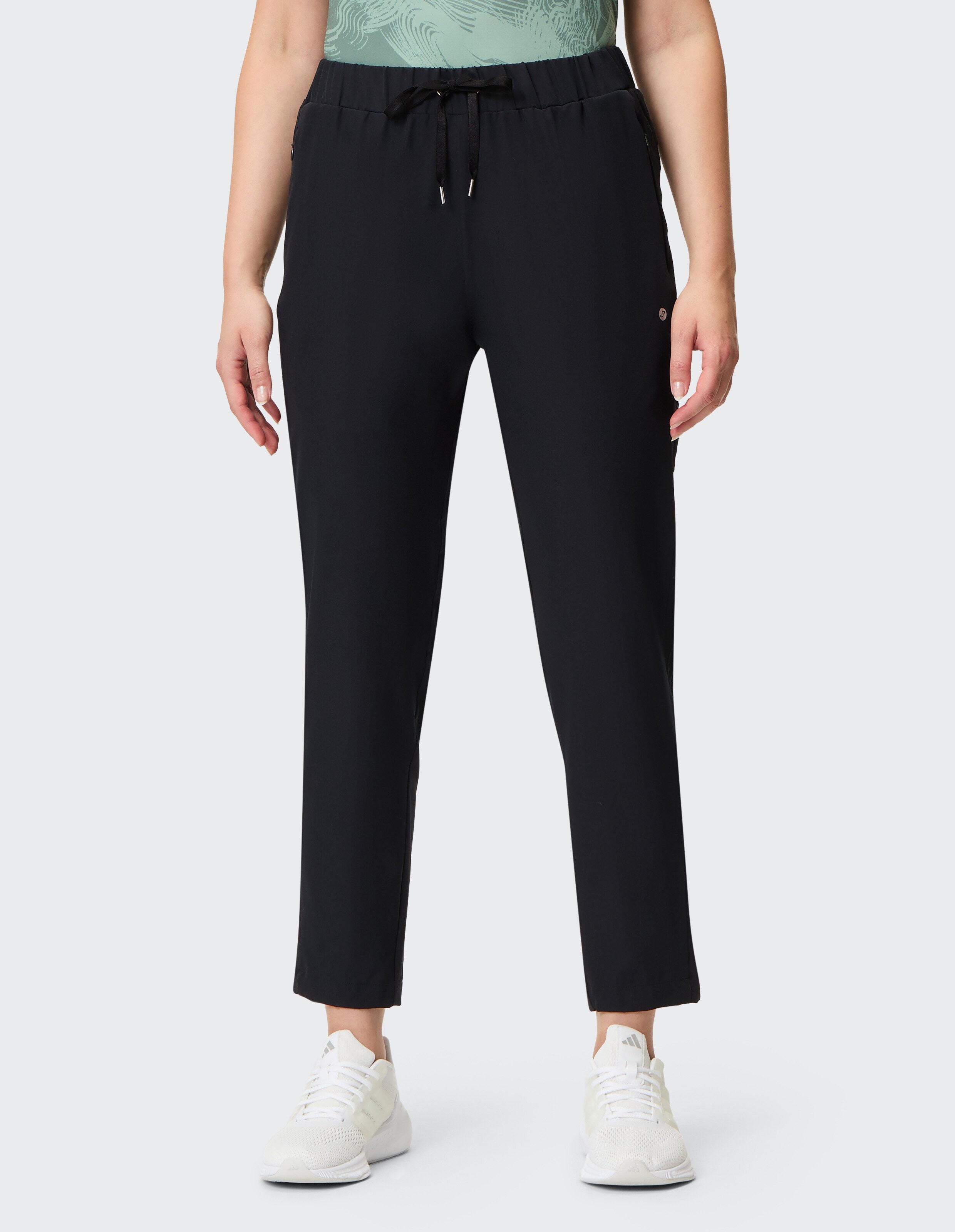 Schwarze Freizeithose mit elastischem Bund und Kordelzug, schmal geschnitten, ideal für Komfort und sportlichen Stil.