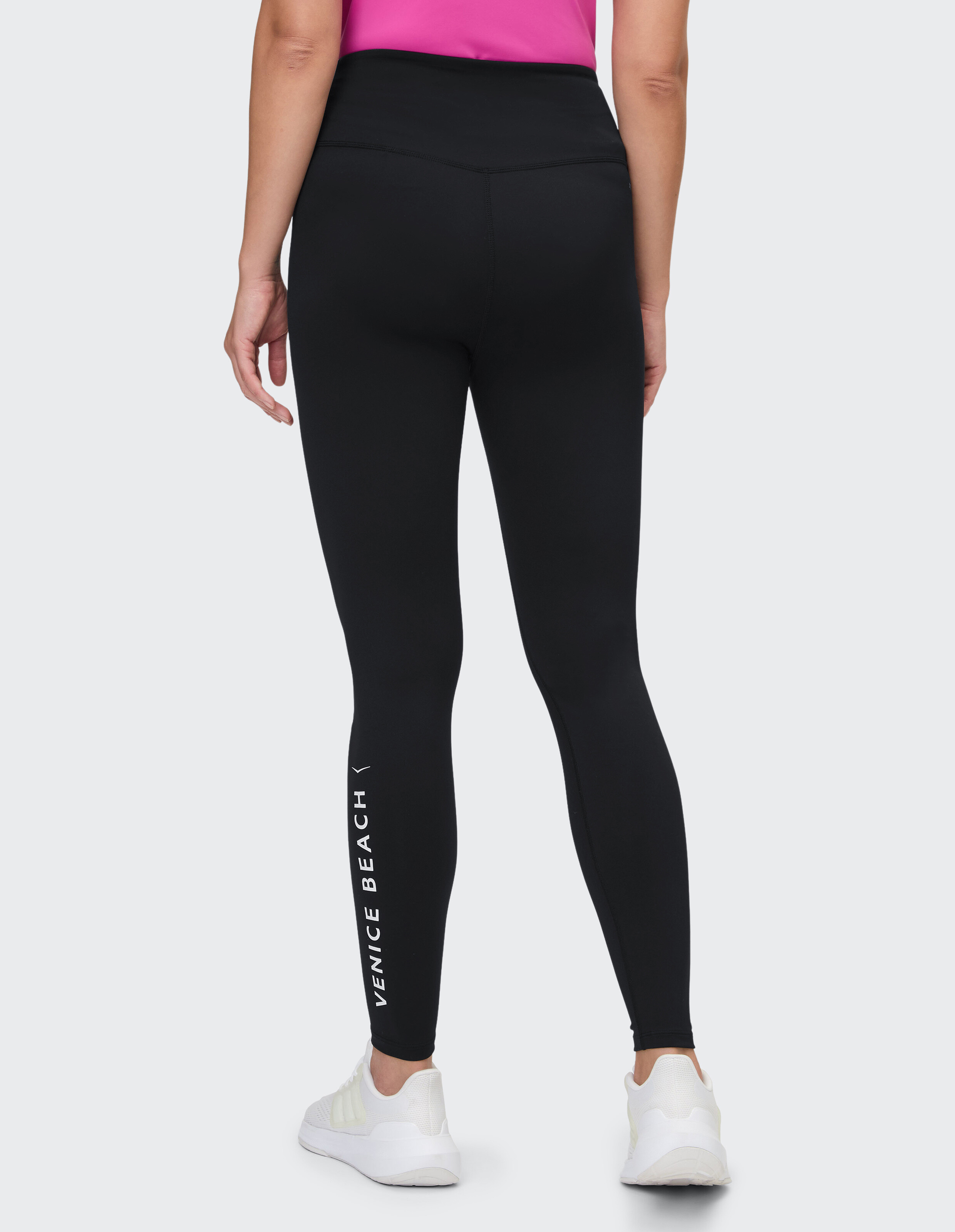 Schwarze Leggings mit „VENICE BEACH“-Aufdruck, perfekt für Freizeitkleidung und aktiven Lebensstil.