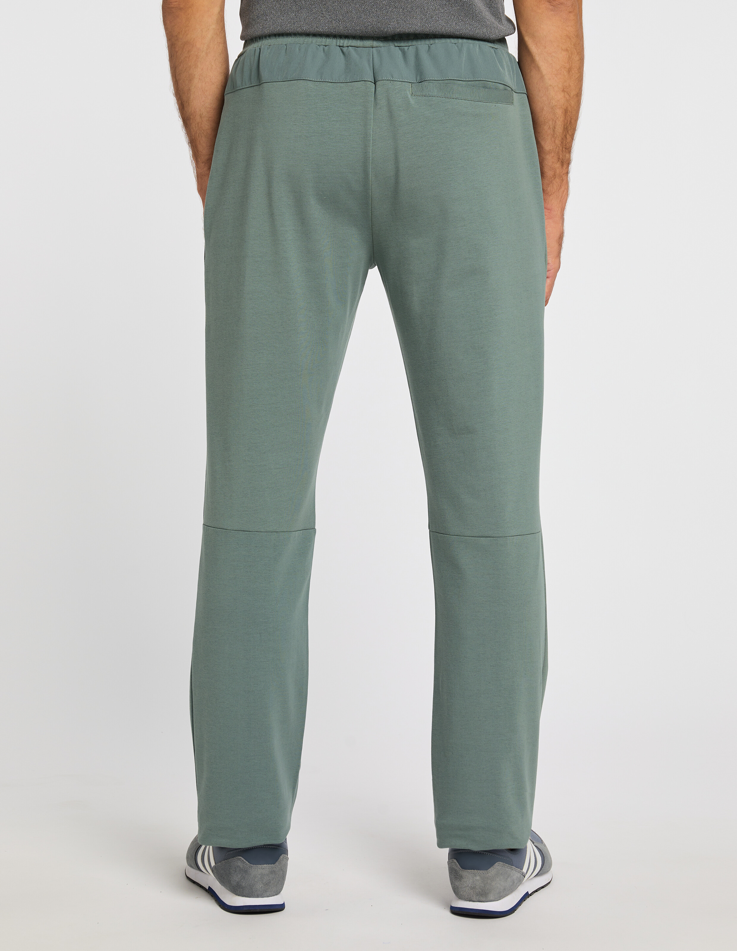 Lässige grüne Herren-Loungehose mit elastischem Bund und entspannter Passform.