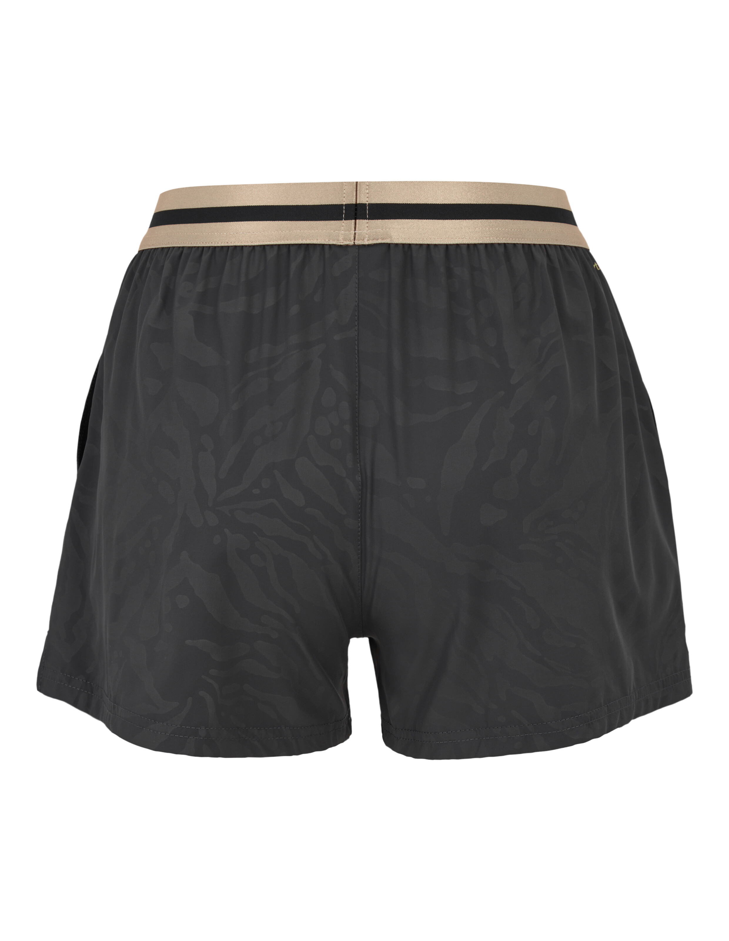 Rückansicht einer schwarz gemusterten Freizeitshorts mit goldgestreiftem Bund.