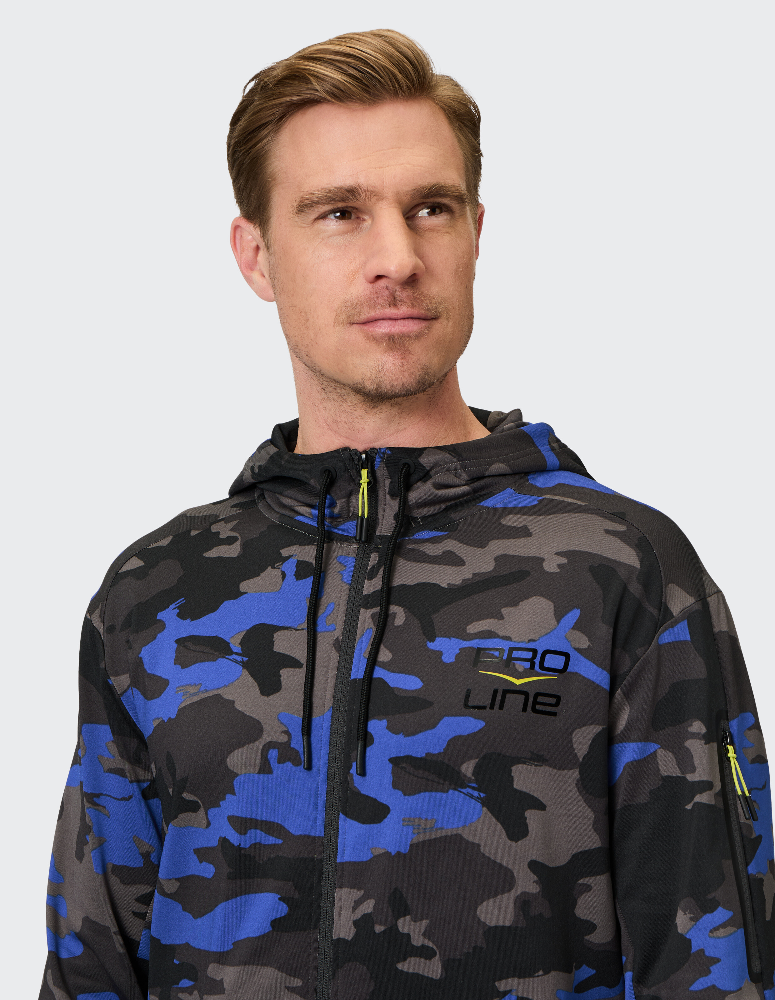 Herren-Hoodie mit Tarnmuster in Blau und Grau, mit Reißverschluss vorne und verstellbarer Kapuze.