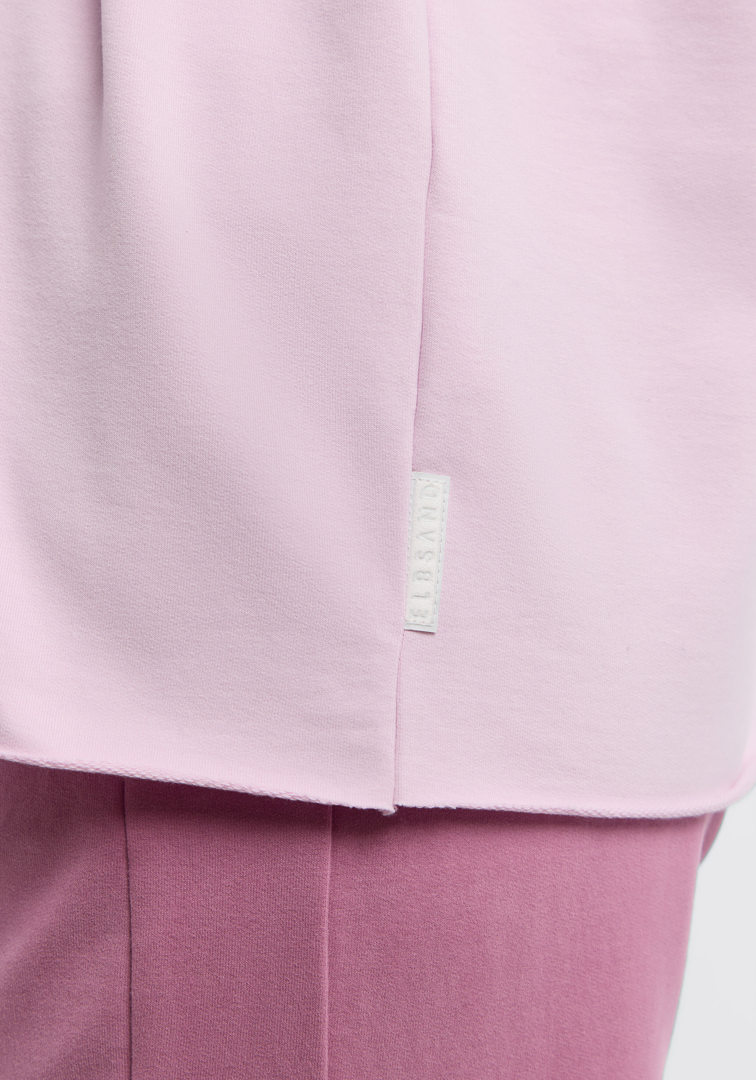 Hellrosa lässiges Baumwoll-Top mit ELBSAND-Markenlabel, gemütlicher Loungewear-Stil.