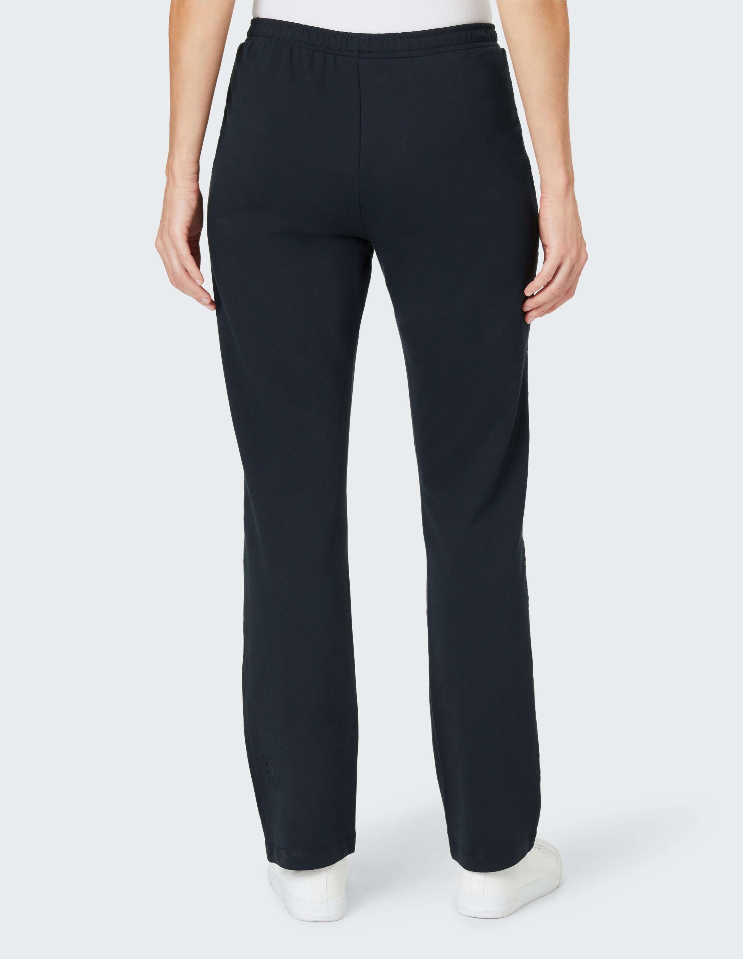 Dunkelblaue, gerade geschnittene Hose aus weichem Stoff mit elastischem Bund und zwei sichtbaren Nähten an der Vorderseite.