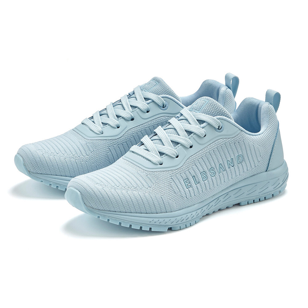 Hellblaue ELBSAND-Sneaker mit strukturiertem Stoff und Schnürdesign.