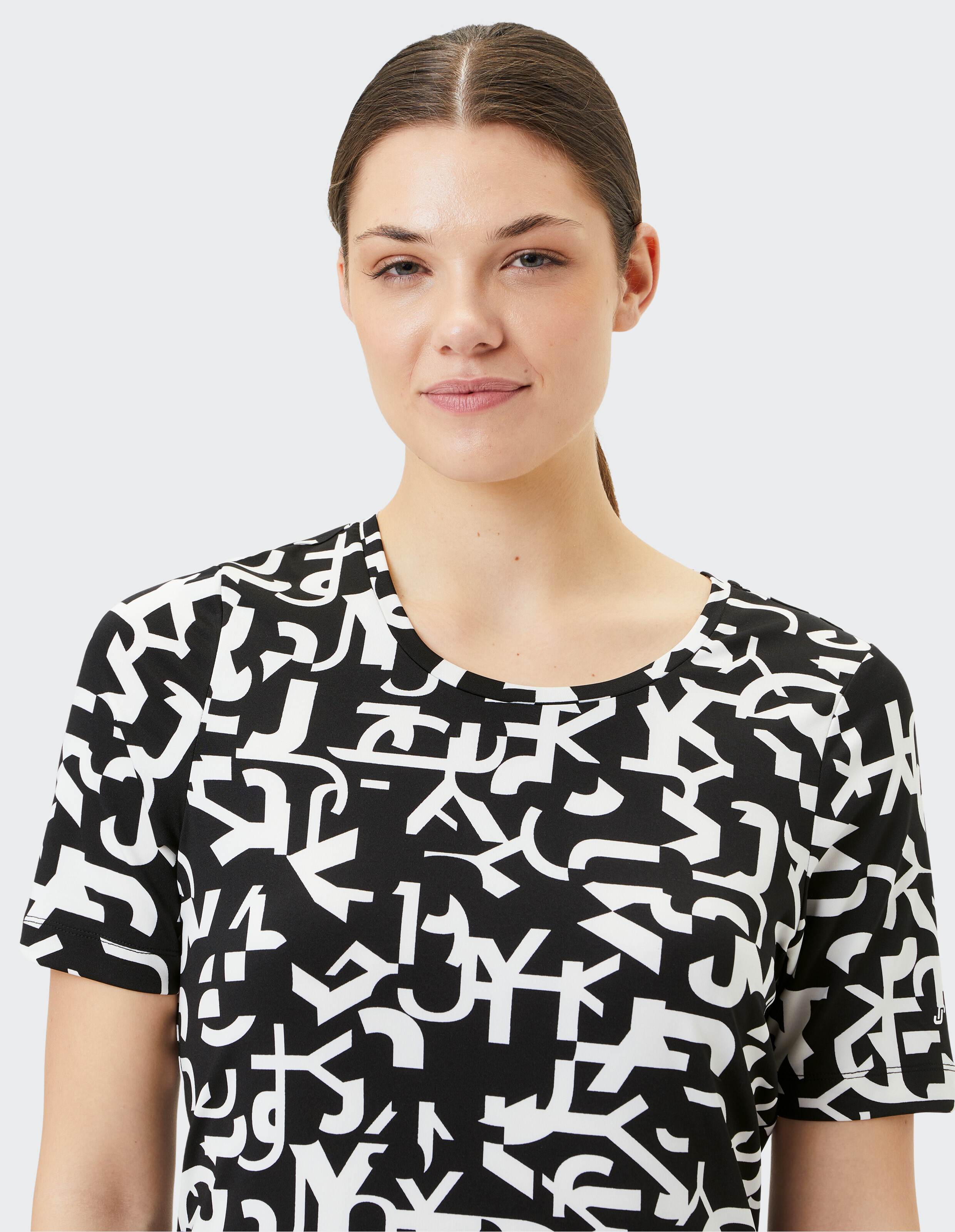 Schwarz-weißes Freizeit-T-Shirt mit Grafikdruck für Damen und kurzen Ärmeln.