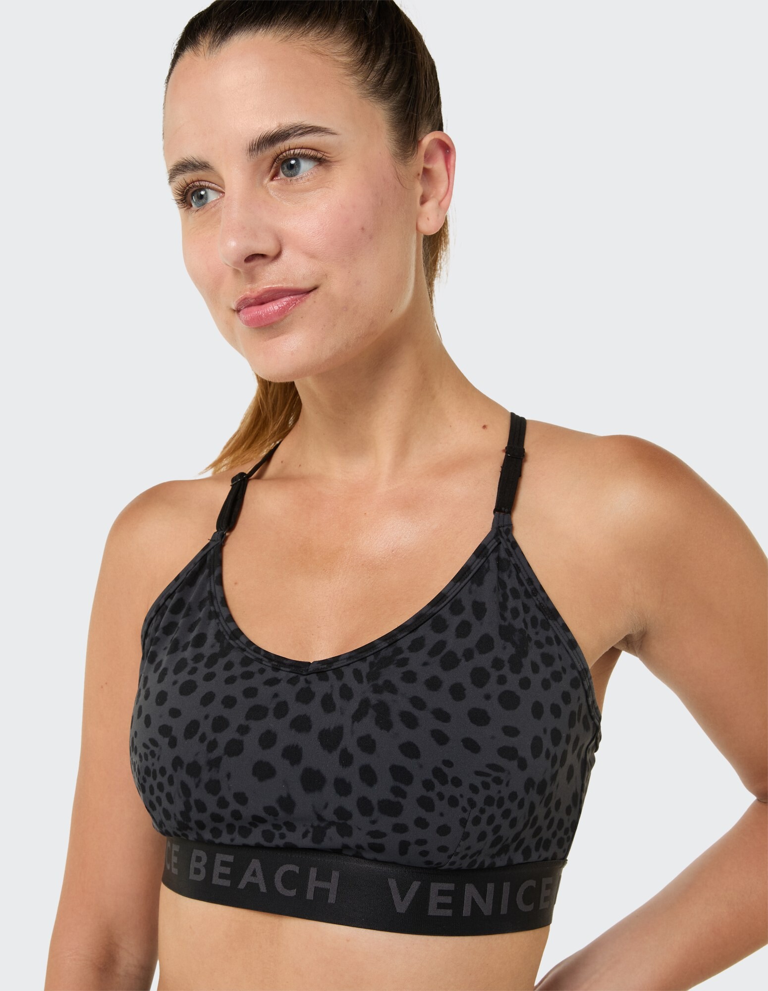 Schwarzes Bralette mit Leopardenmuster, bequemer Passform und Venice Beach-Branding.