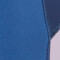 Nahaufnahme eines blauen Freizeitstoffs mit sichtbaren Nähten, ideal für bequeme Loungewear.