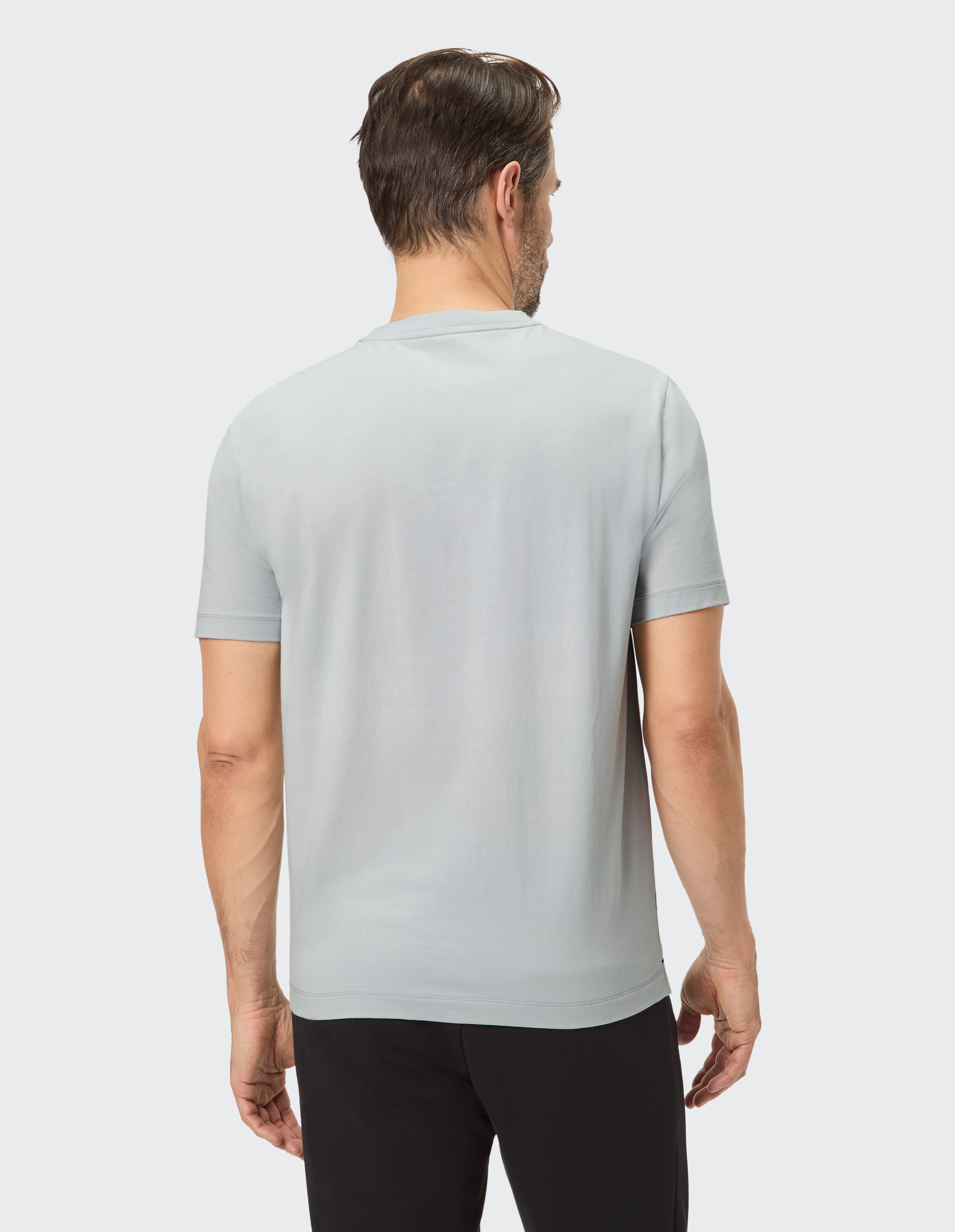 Hellgraues Kurzarm-T-Shirt für Herren, perfekt zum lässigen Faulenzen oder Reisen.