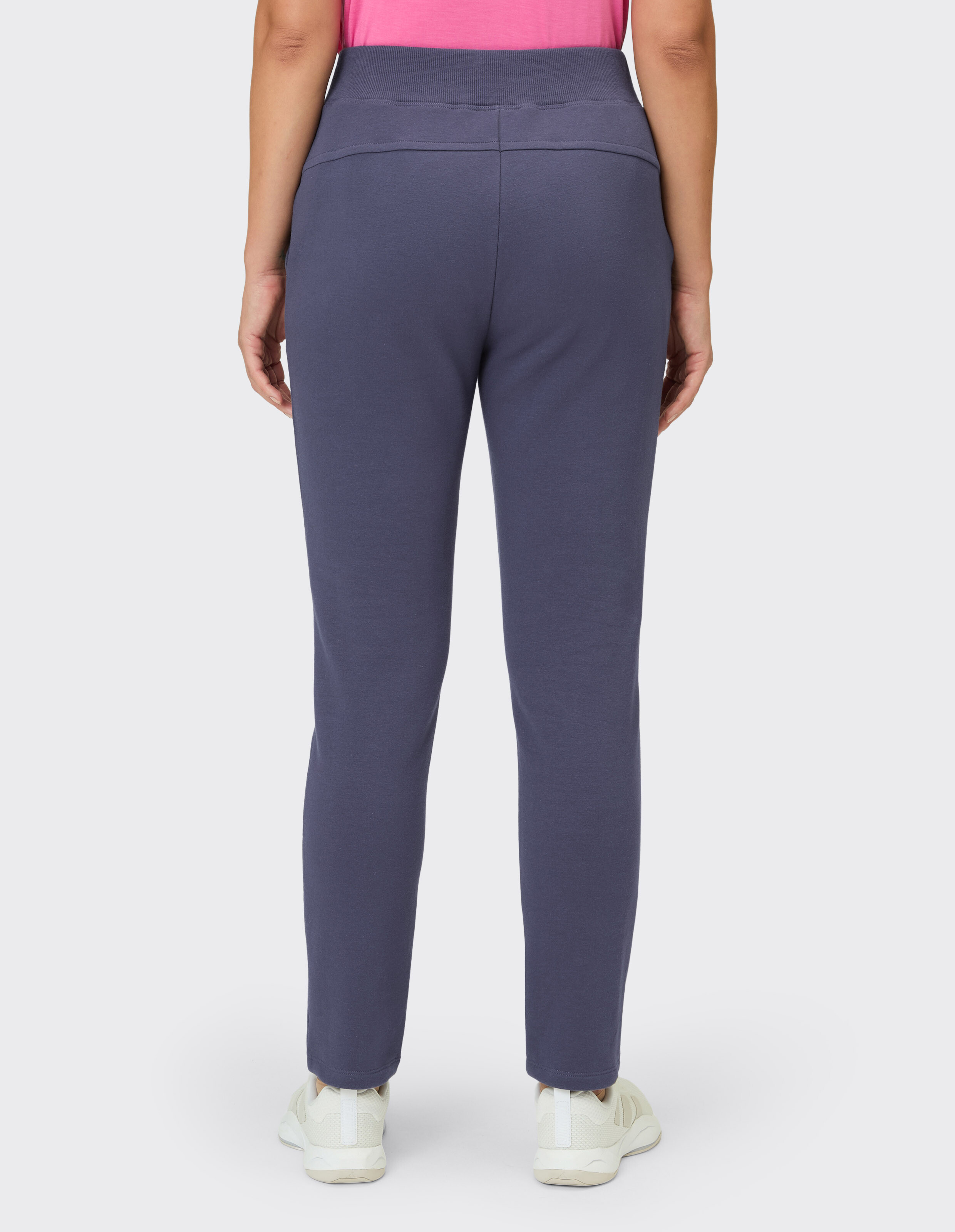 Rückansicht einer dunkelblauen, gemütlichen Lounge-Hose mit bequemem Gummibund.
