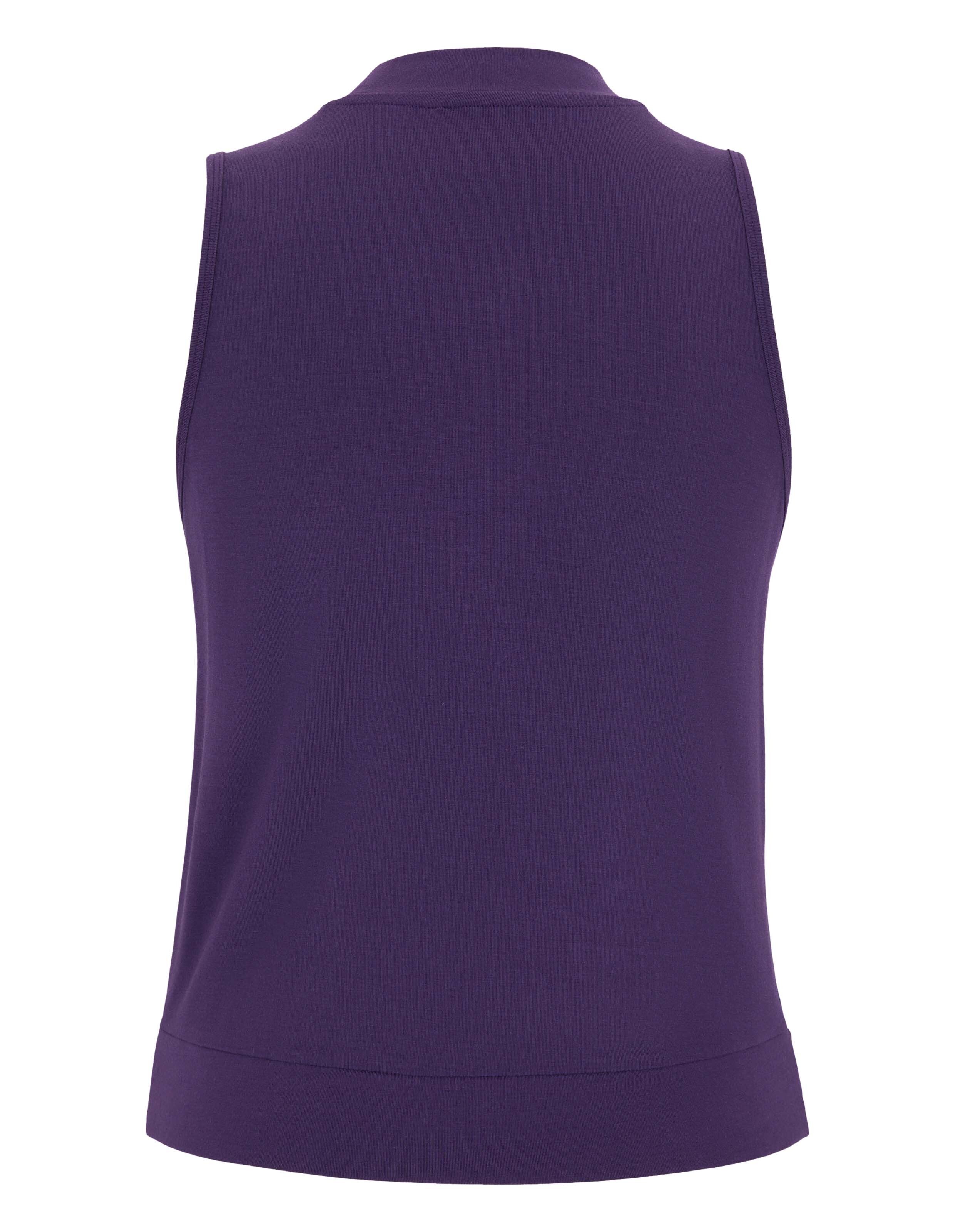 Rückansicht eines lila ärmellosen Freizeitoberteils mit hohem Ausschnitt für bequeme Loungewear.