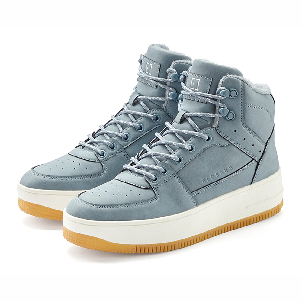 Hellblaue High-Top-Sneaker mit Gummisohle und gepolstertem Kragen.