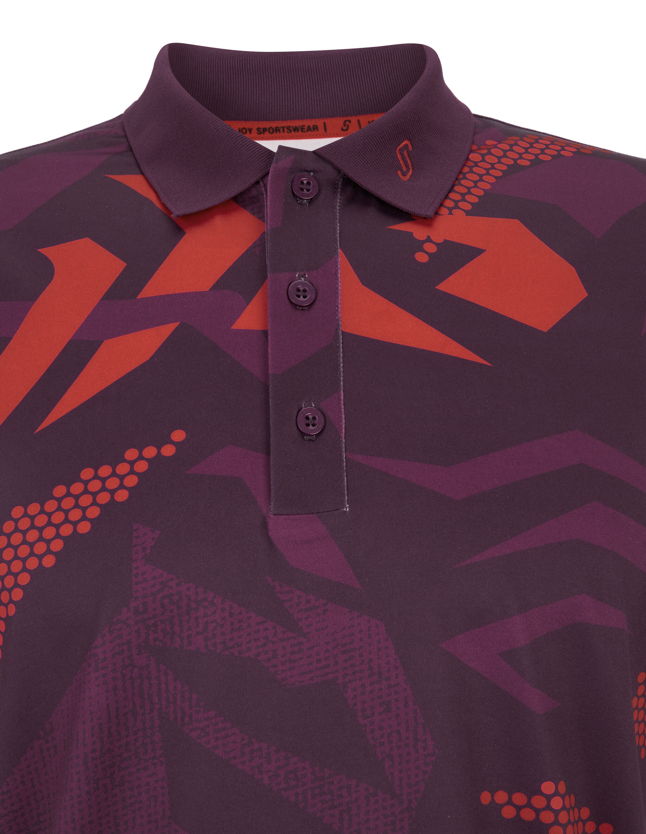 Nahaufnahme eines lila-rot gemusterten Poloshirts mit Knopfleiste.