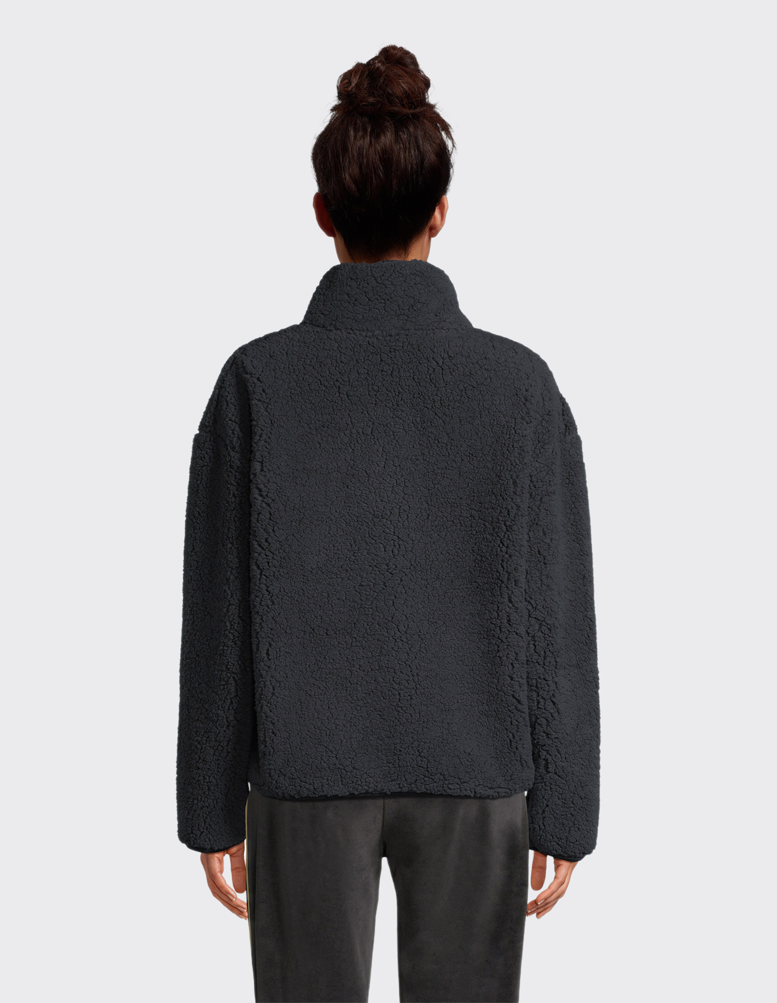 Rückansicht der Venice Beach Fashionjacke Carol aus dunkelgrauem, kuscheligem Teddyfleece.