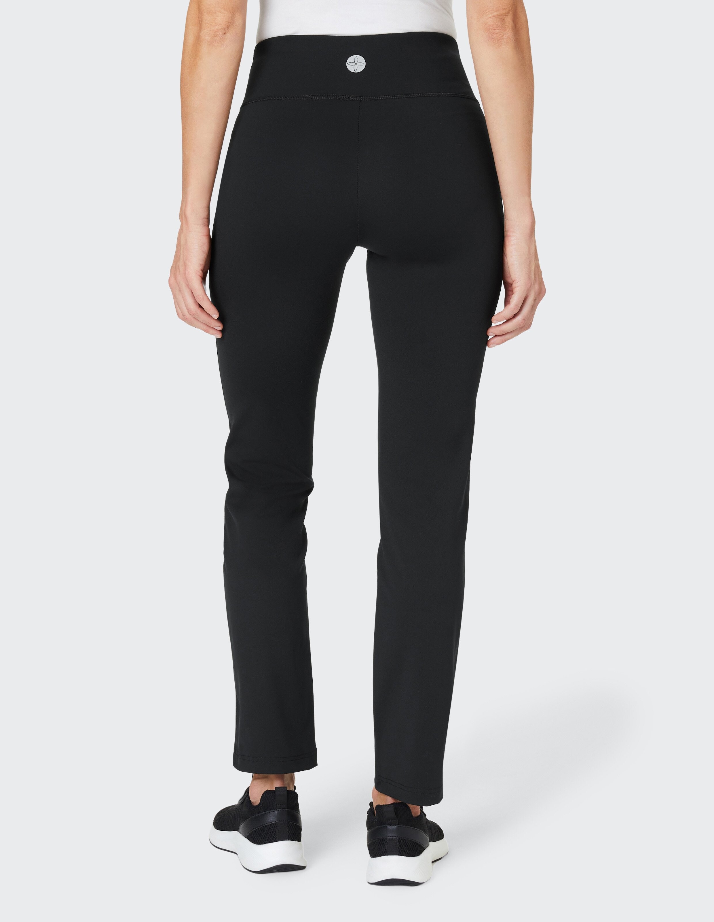 Rückansicht einer schwarzen Freizeit-Leggings mit hoher Taille und Logo-Detail zum Entspannen.
