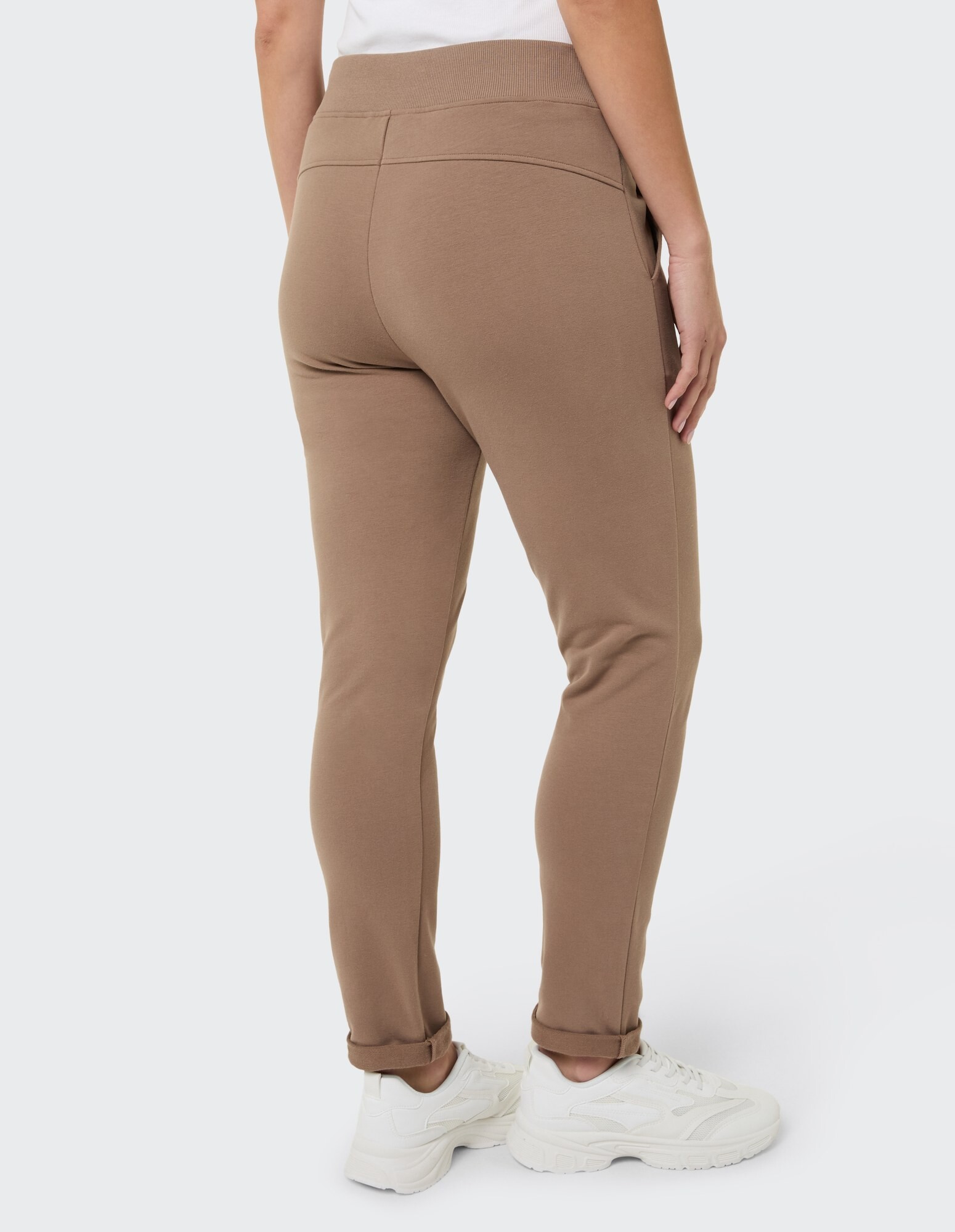 Bequeme braune Jogginghose mit schmal zulaufender Passform, perfekt für Freizeitkleidung.