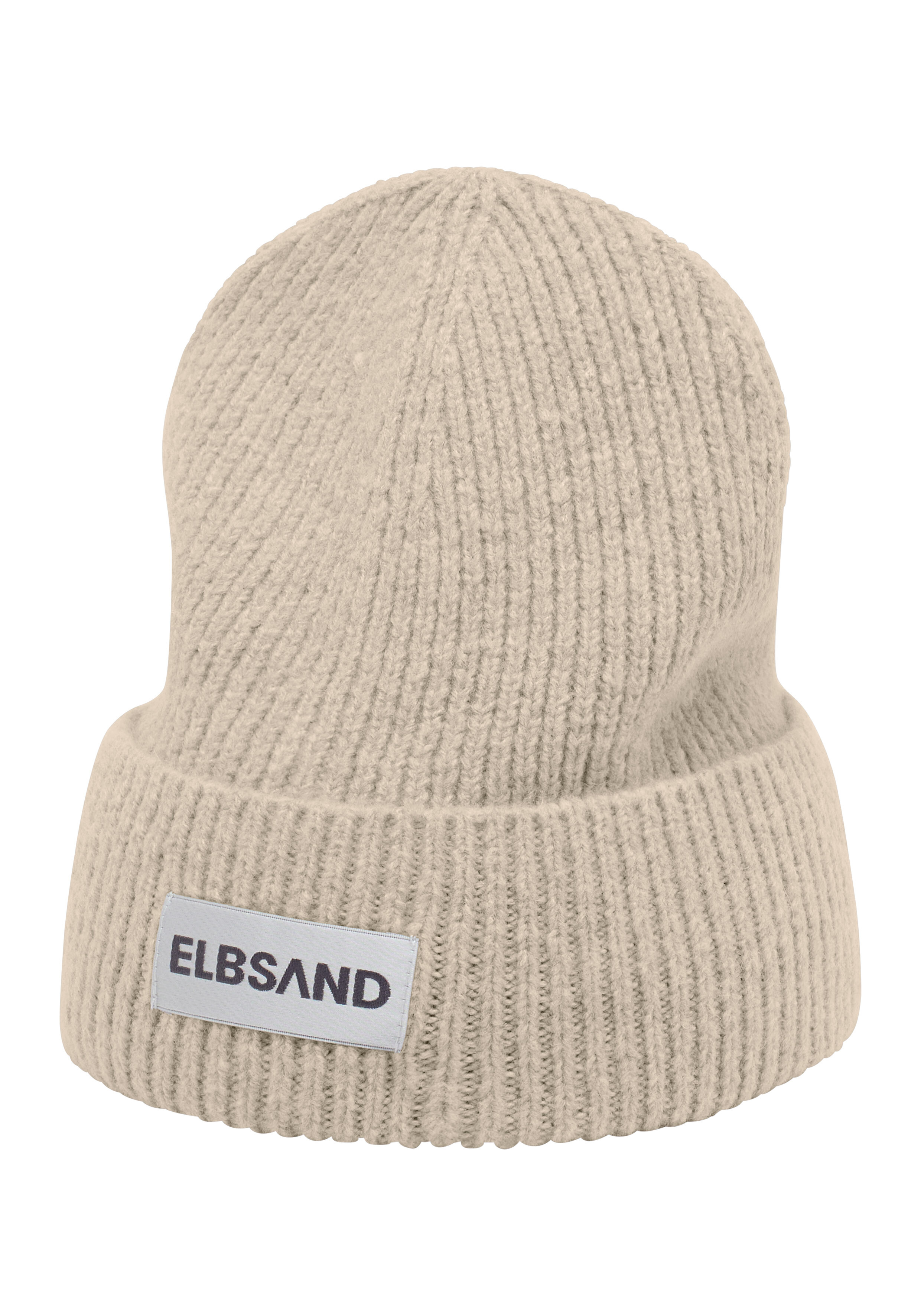 Beigefarbene Rippstrickmütze mit ELBSAND-Logopatch für einen gemütlichen, lässigen Winterstil.
