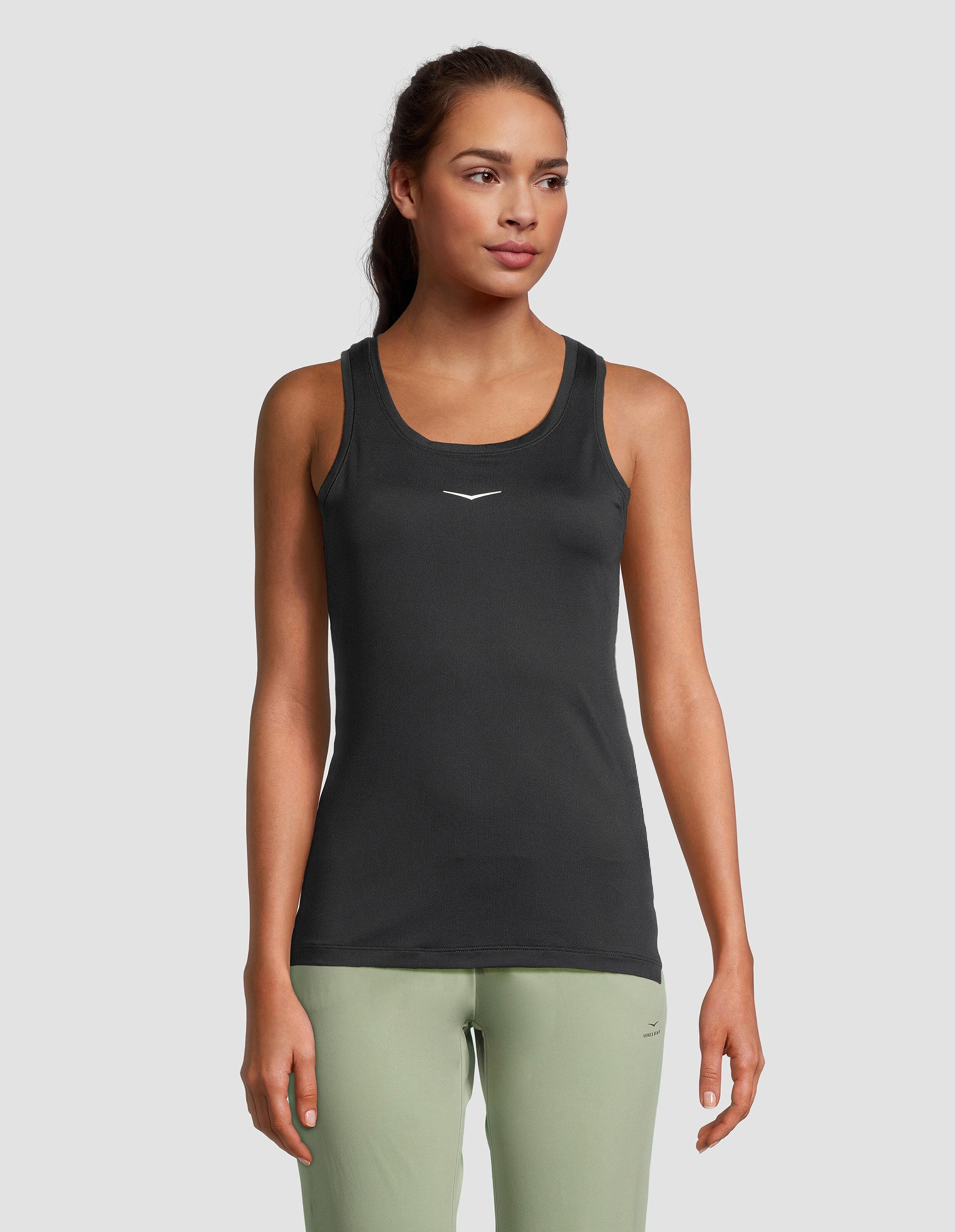 Schwarzes ärmelloses Tanktop für Damen, perfekt für Freizeitkleidung und Workouts.