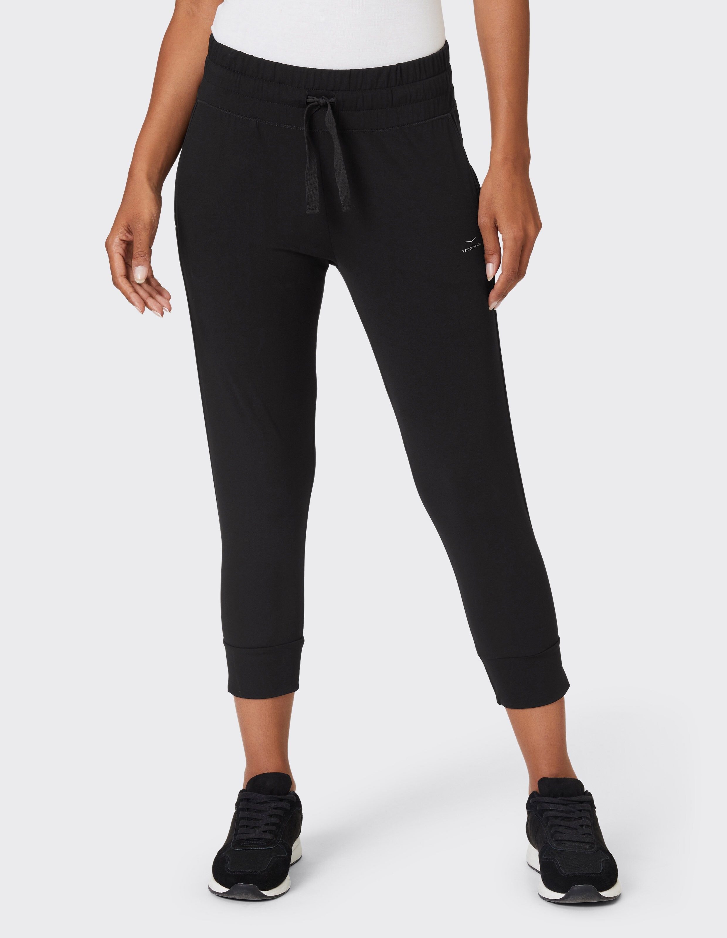 Schwarze Caprihose „Esila“ von Venice Beach mit Kordelzug in der Taille für lässigen, bequemen Tragekomfort.