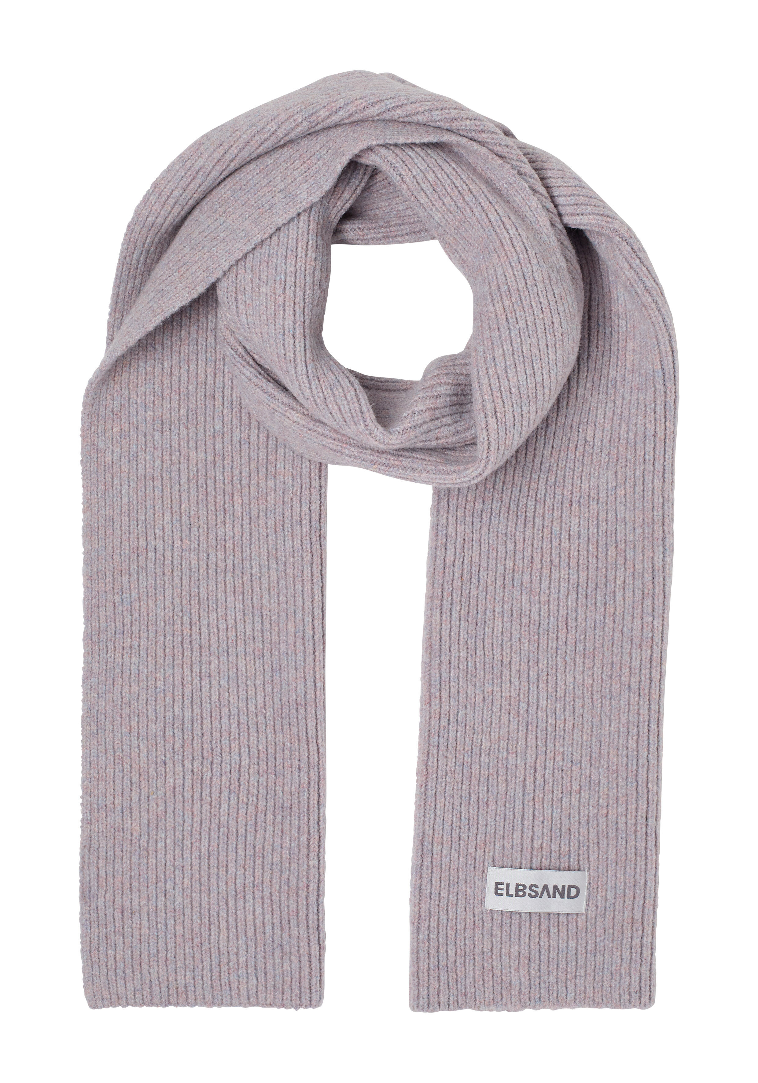 Kuscheliger, gerippter Strickschal in hellem Lavendel mit ELBSAND-Logo-Patch.
